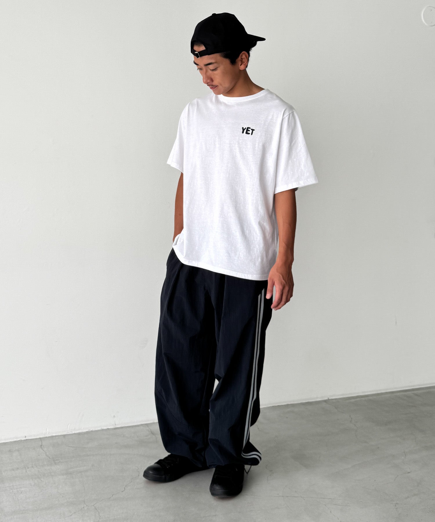 "YET"Tシャツ
