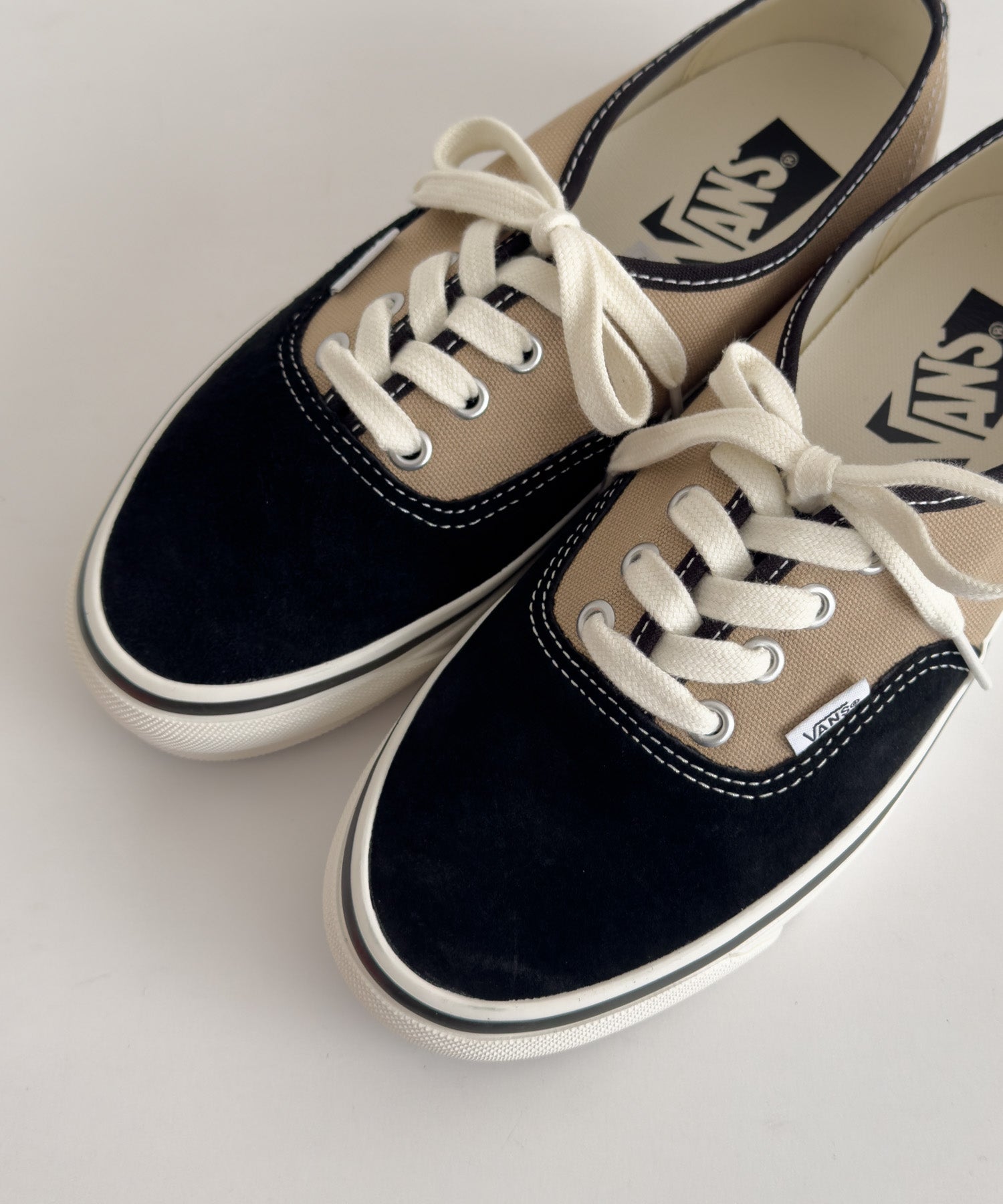 LX Authentic 44/VN000D9NGGT