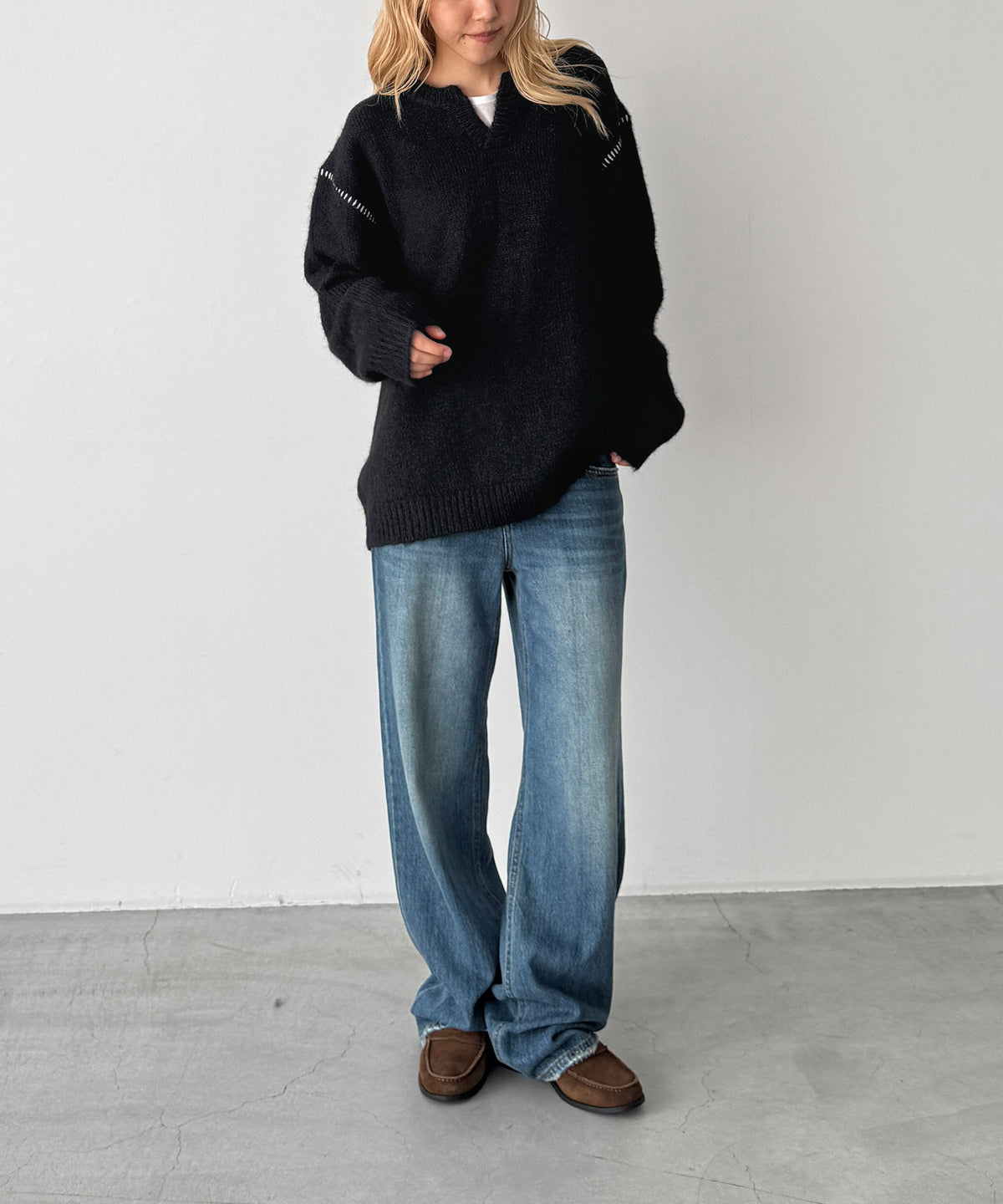 キーネックステッチニット