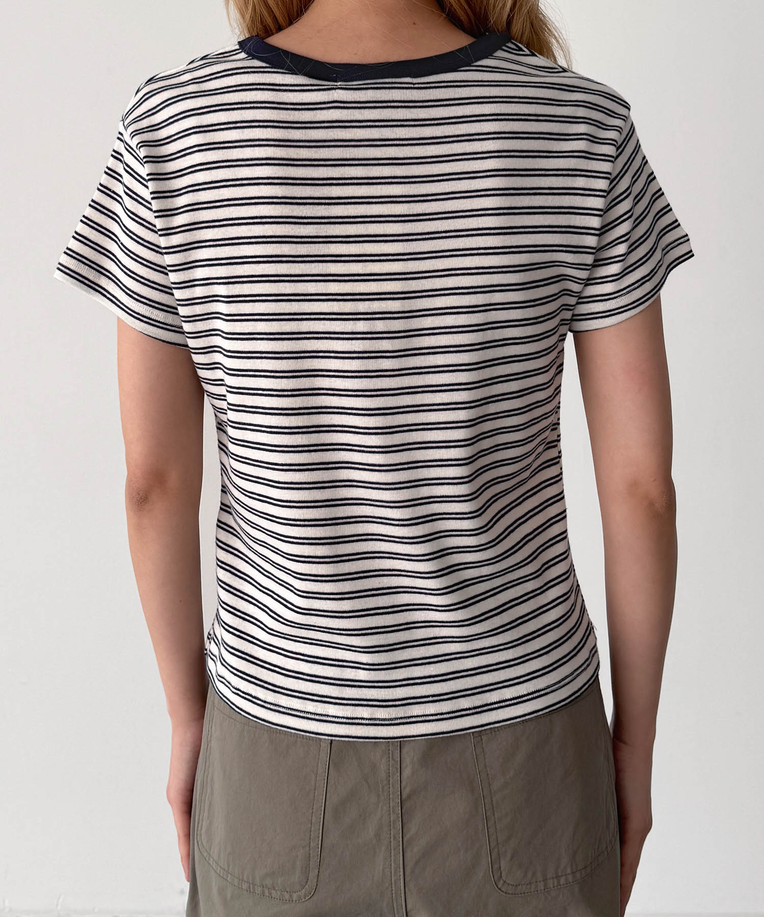 細ボーダーTシャツ