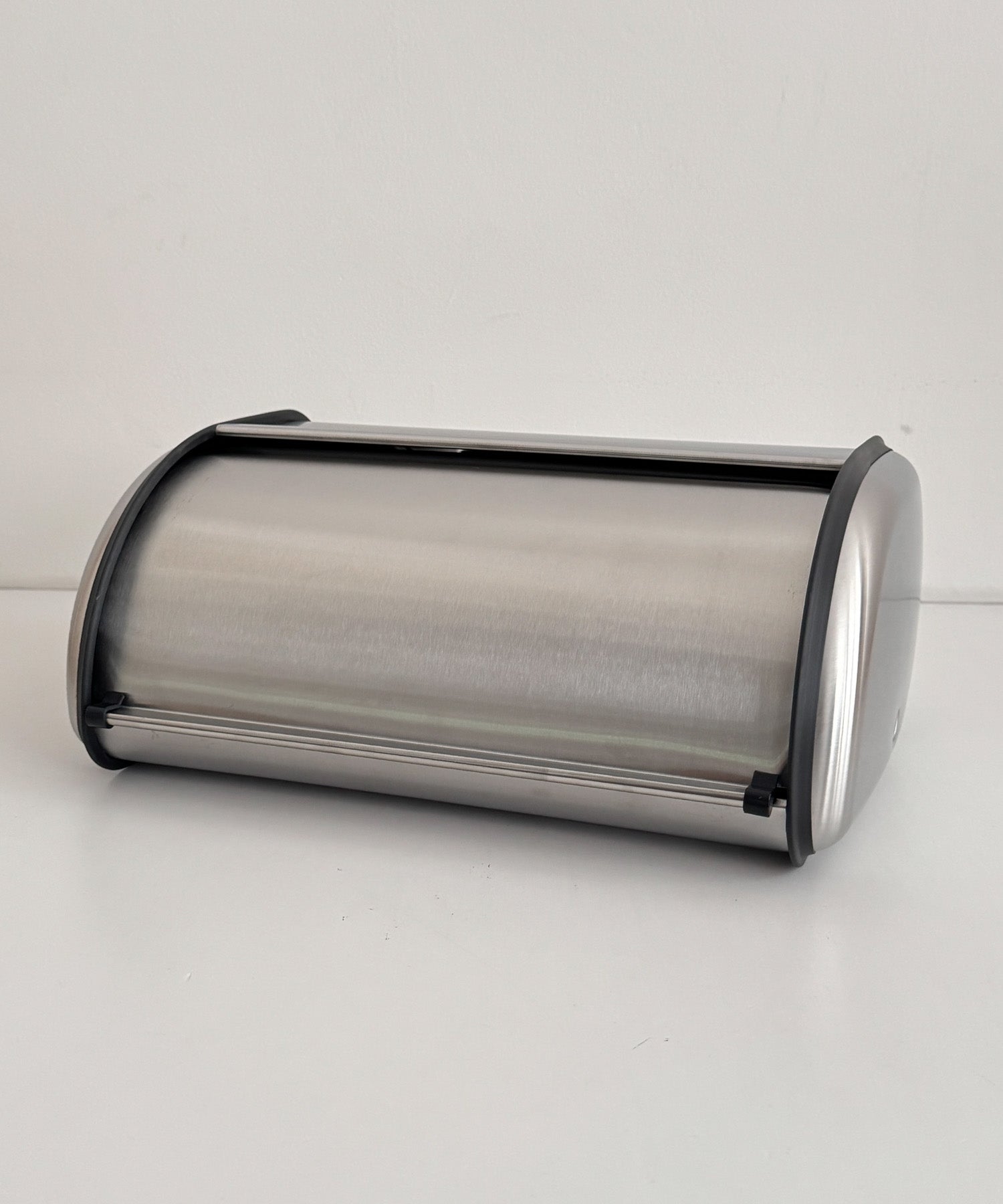 Roll-top stocker