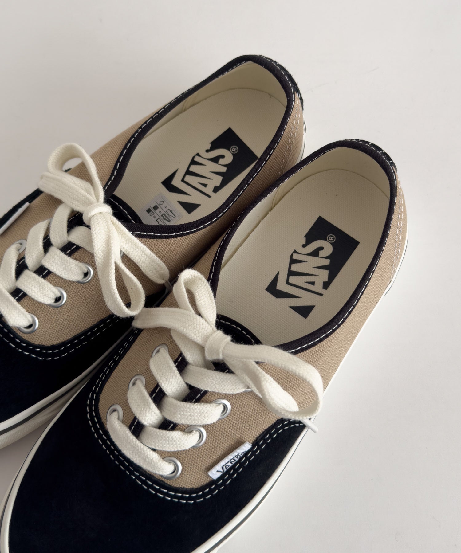 LX Authentic 44/VN000D9NGGT