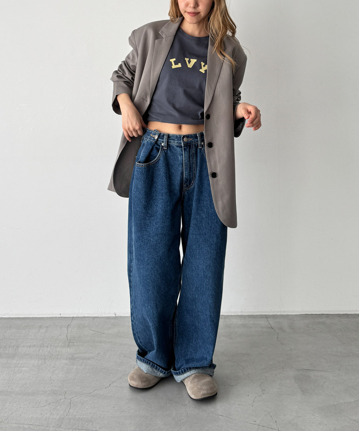 "LVY"Tシャツ
