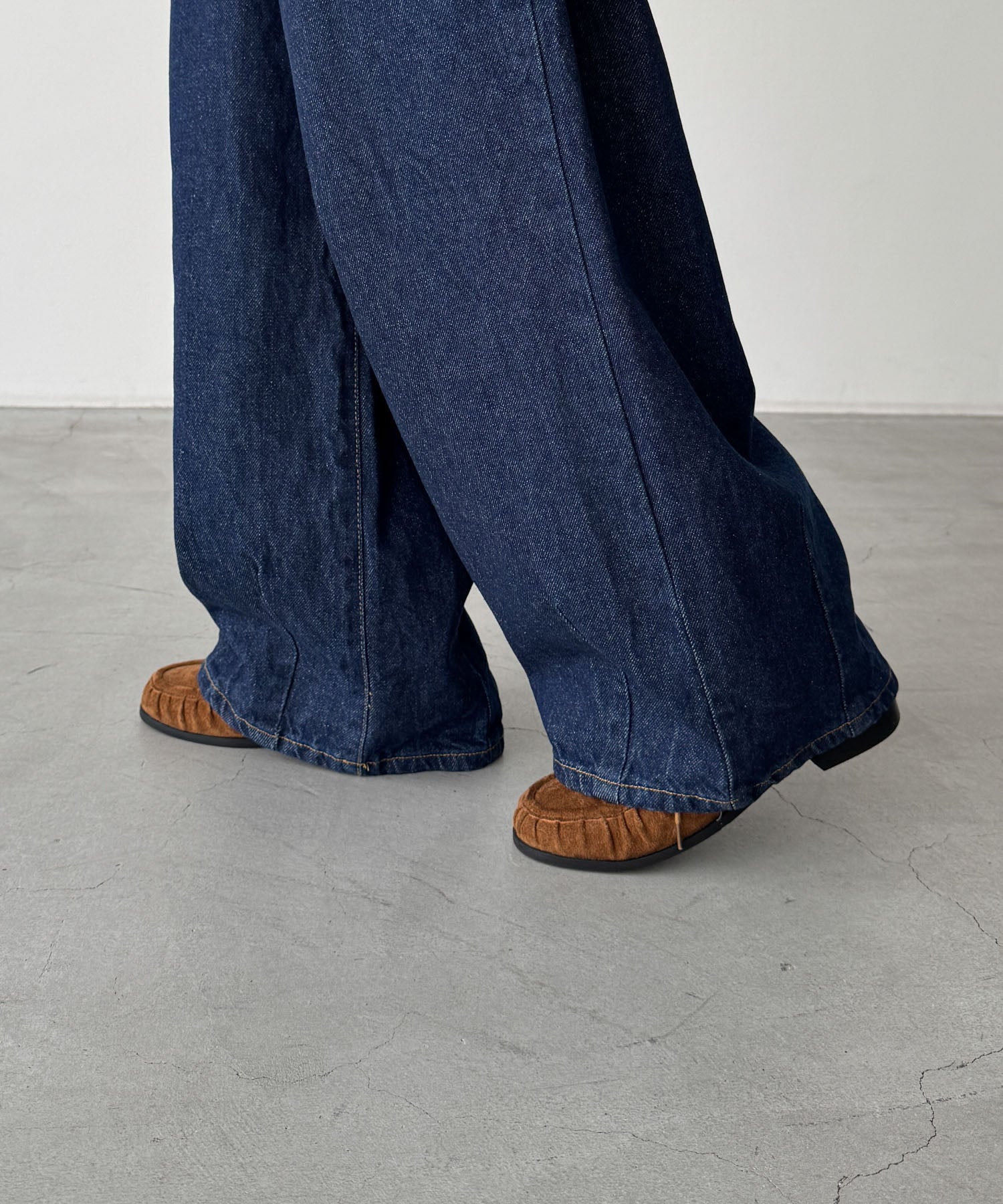 タックデニムパンツ