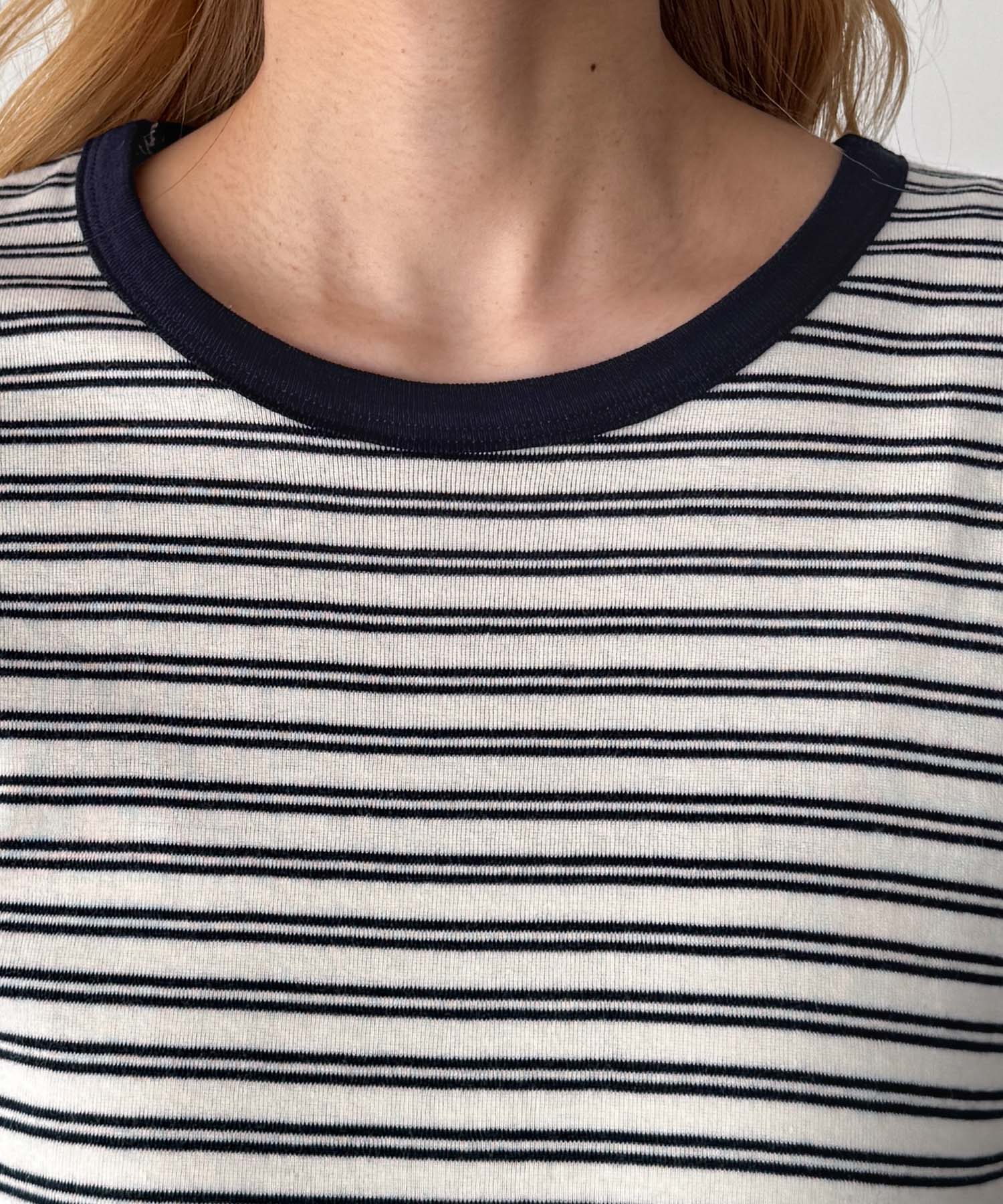細ボーダーTシャツ