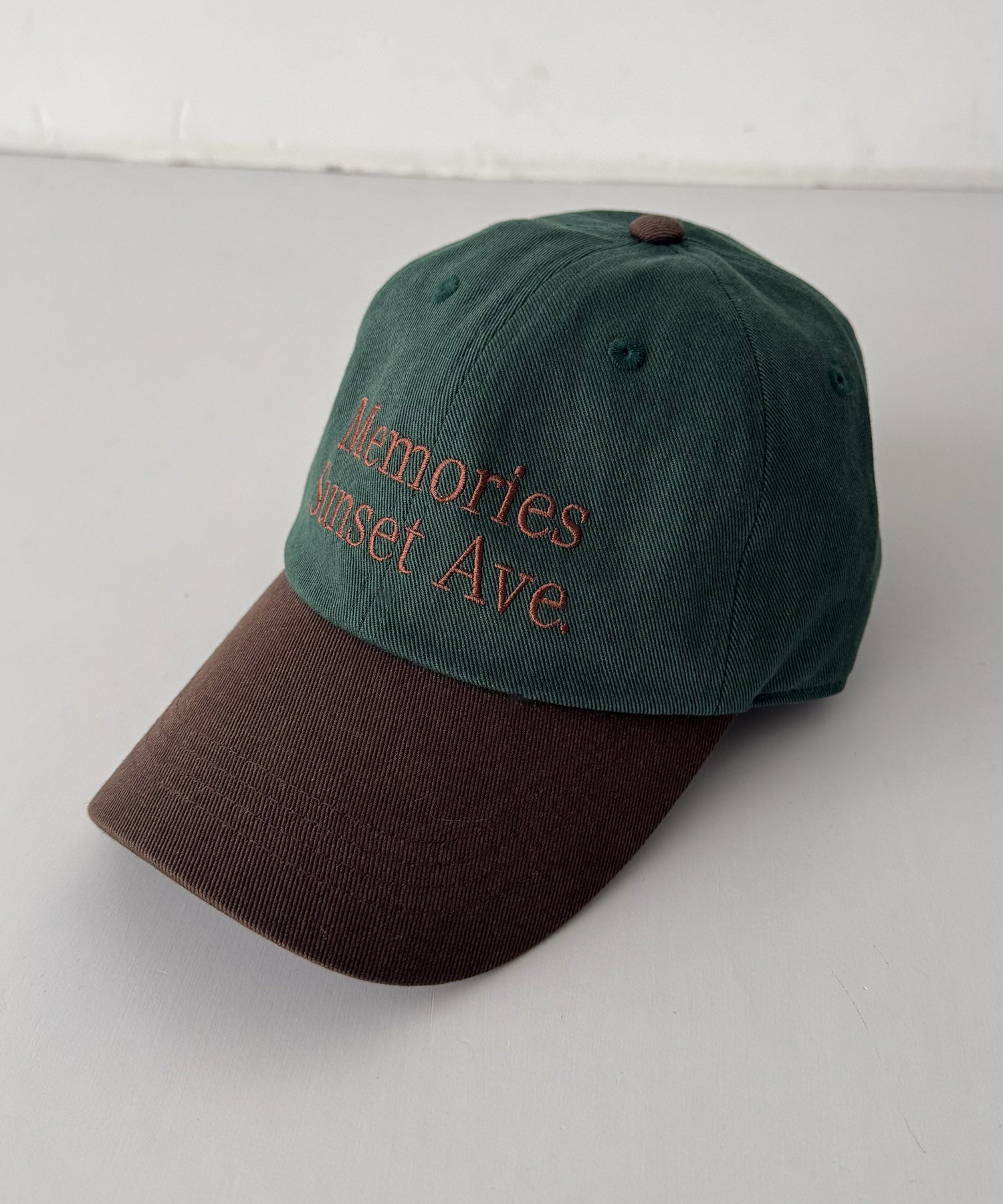 "Memories"ロゴCAP