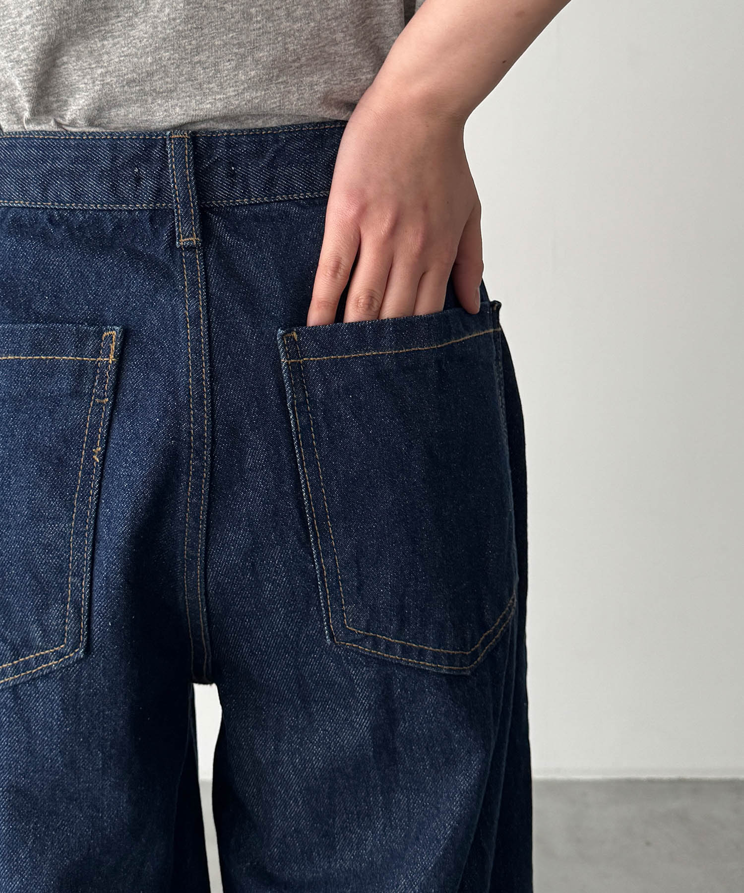 タックデニムパンツ
