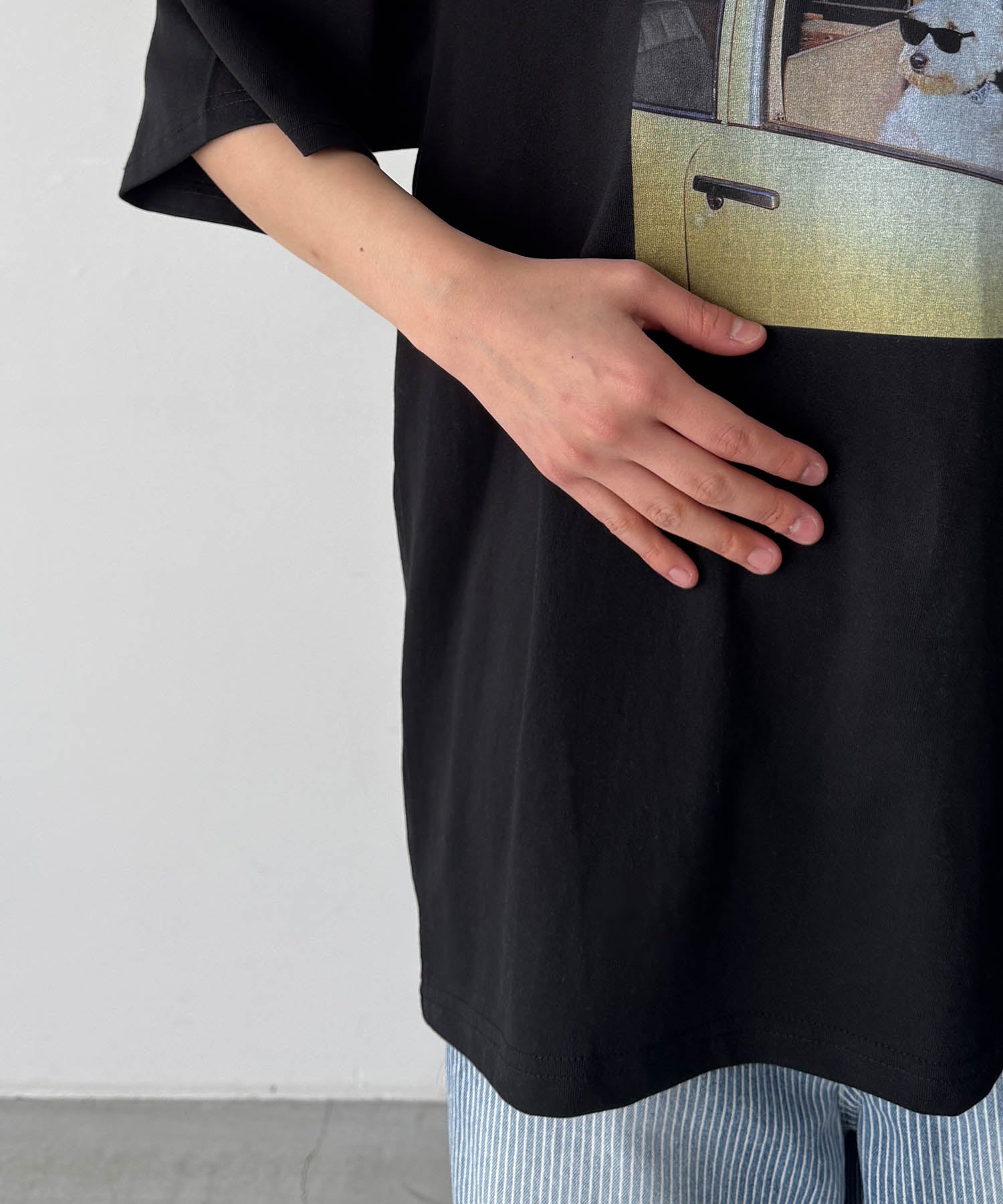 "driving dog"Tシャツ