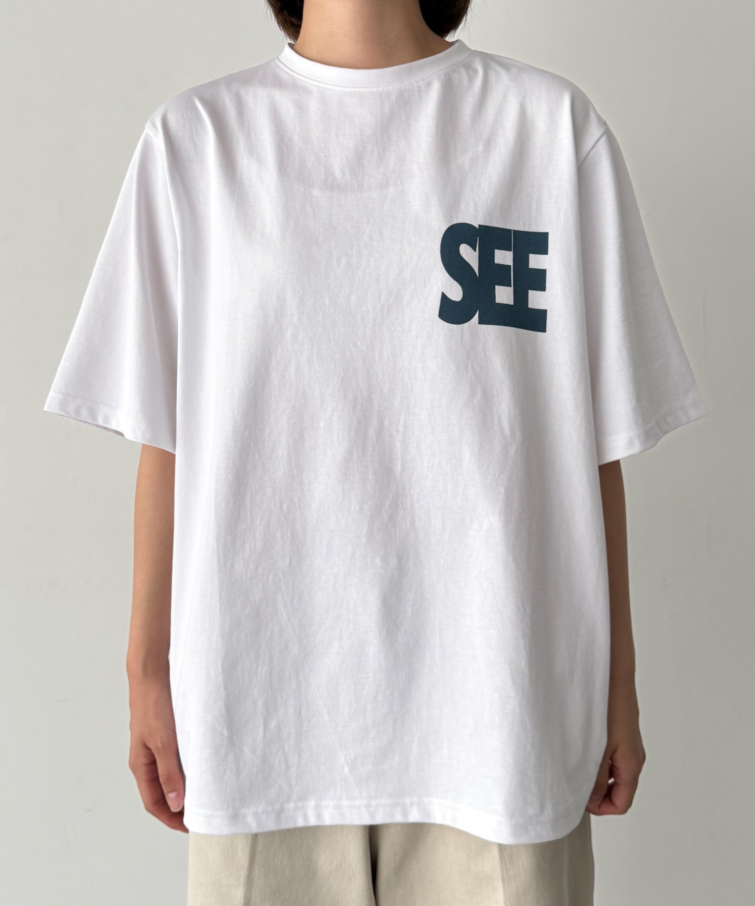 "SEE"Tシャツ