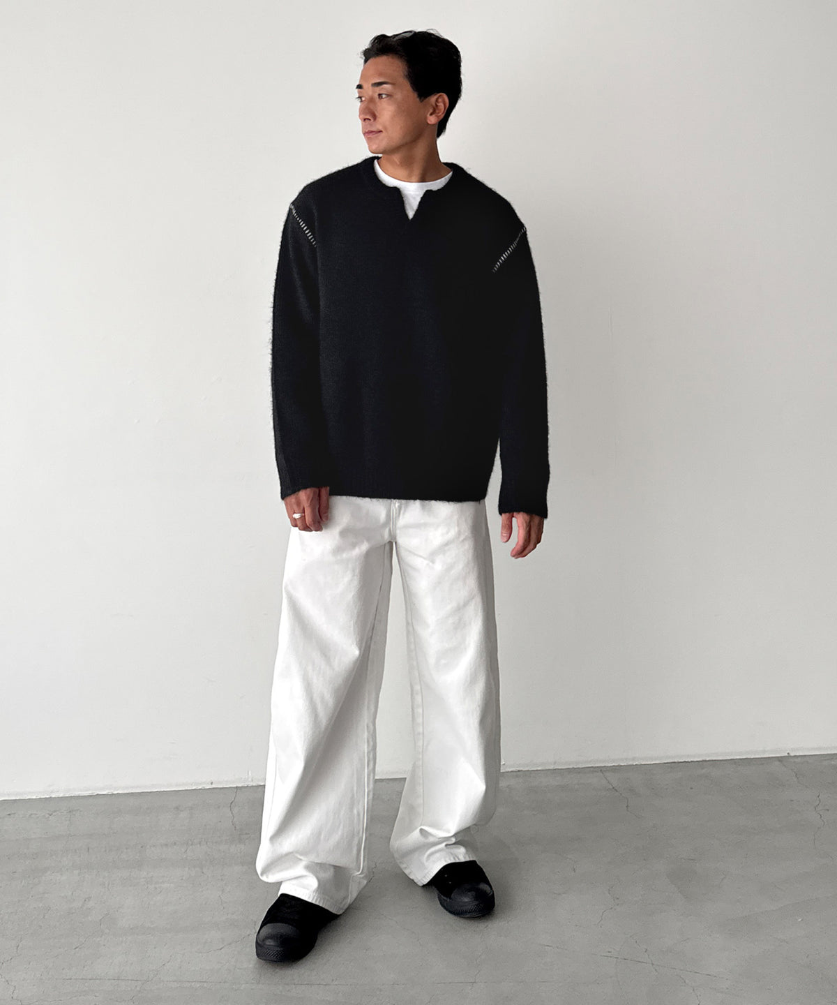 キーネックステッチニット