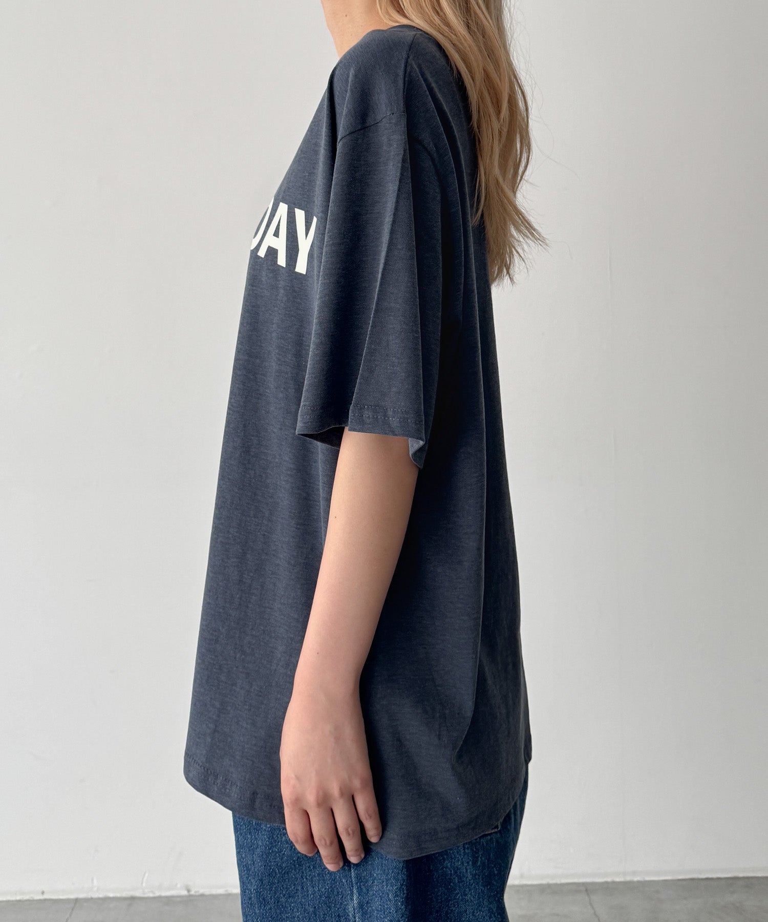 "EVERYDAY"Tシャツ