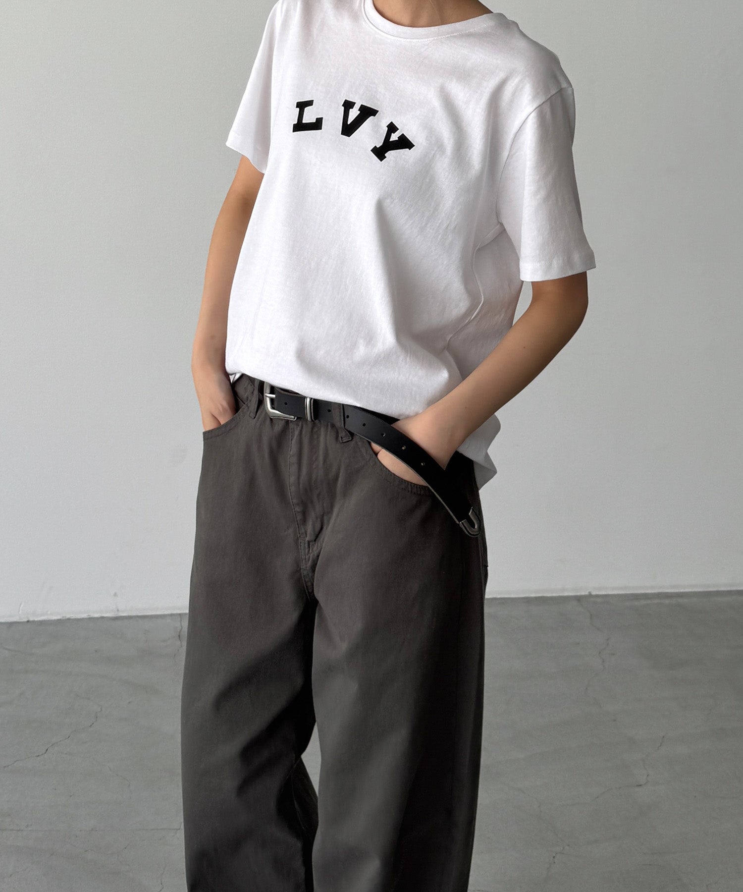 "LVY"Tシャツ