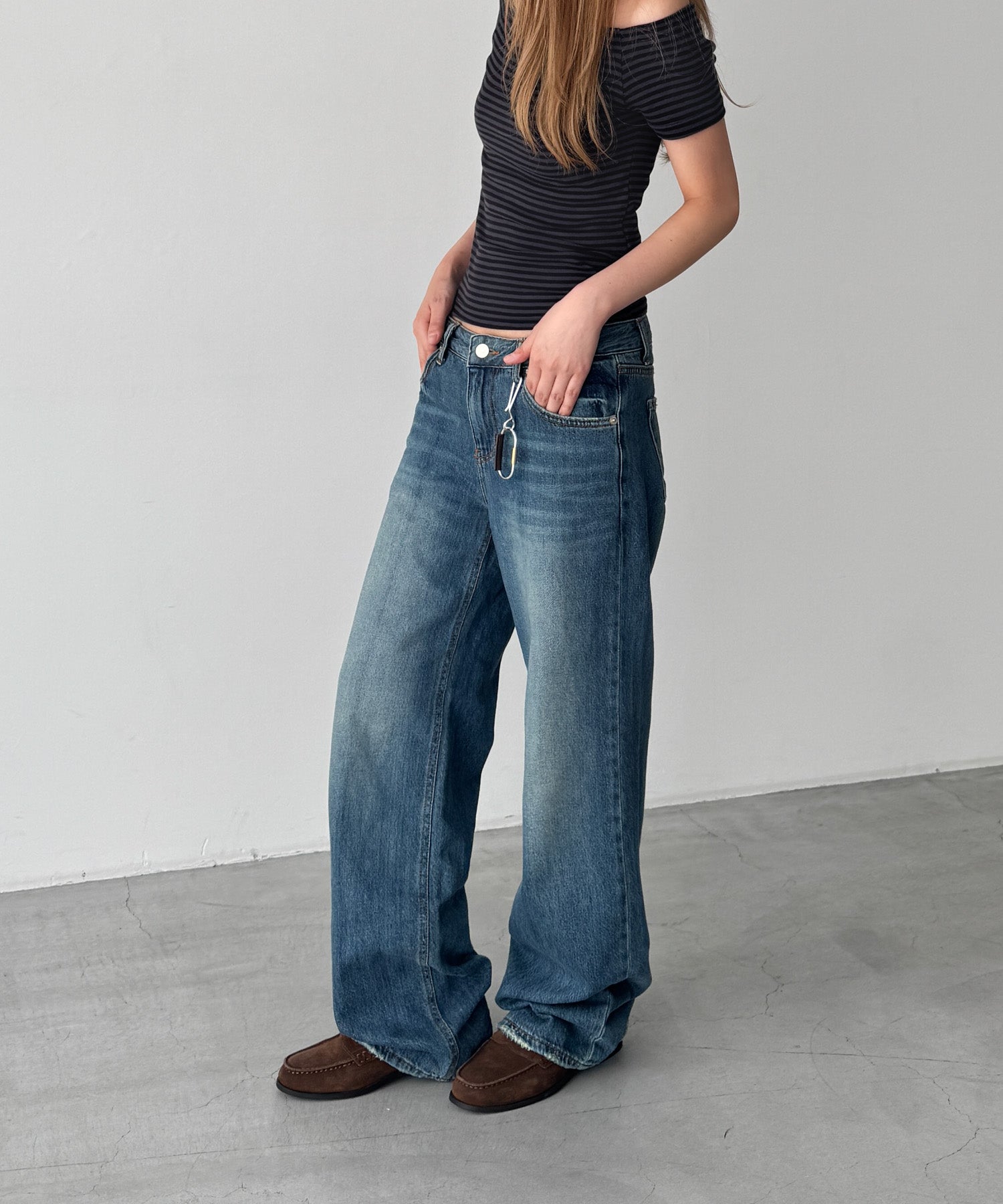 ロールーズストレートライトオンスデニムパンツ 607