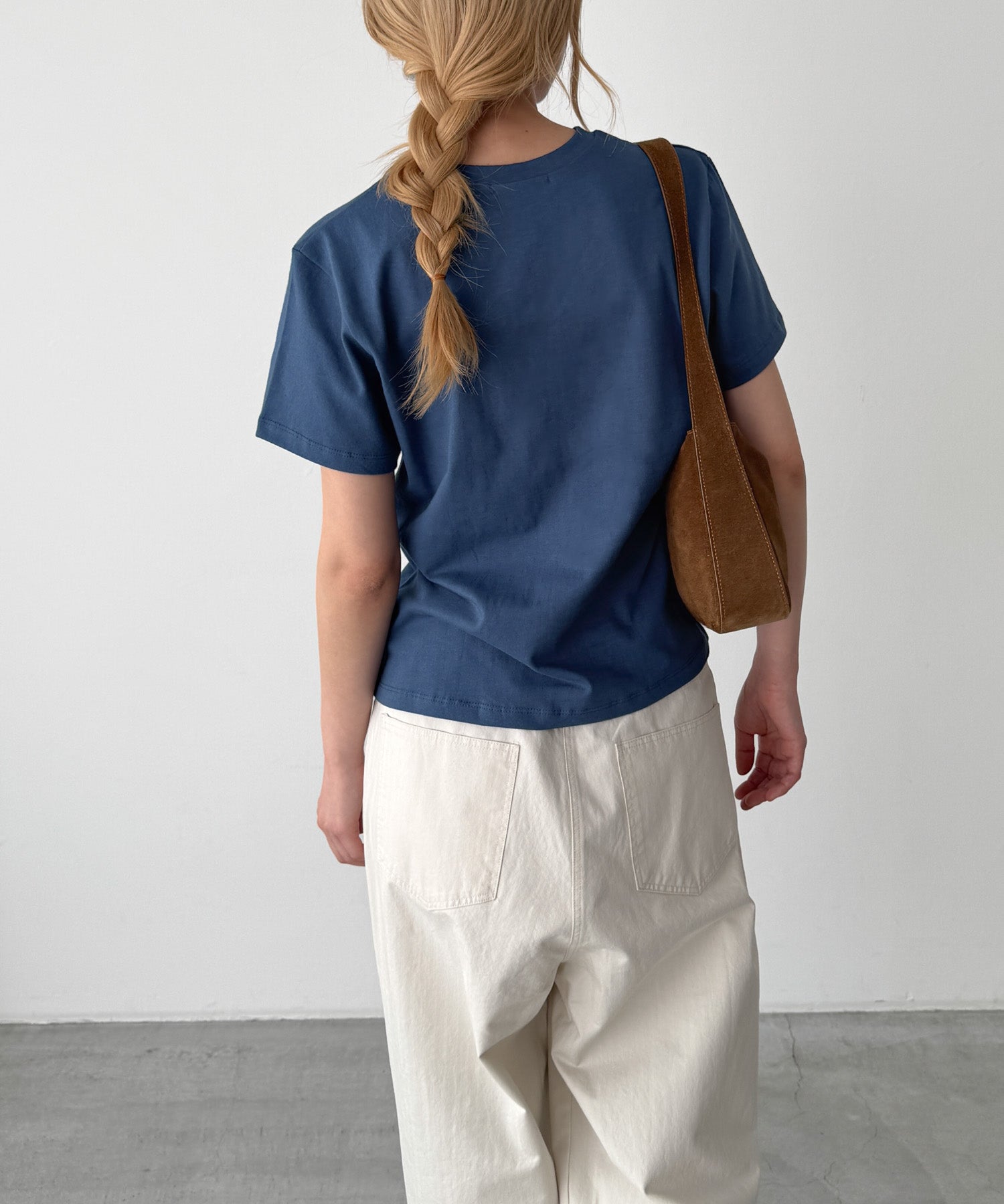 "Still LOOK here"Tシャツ