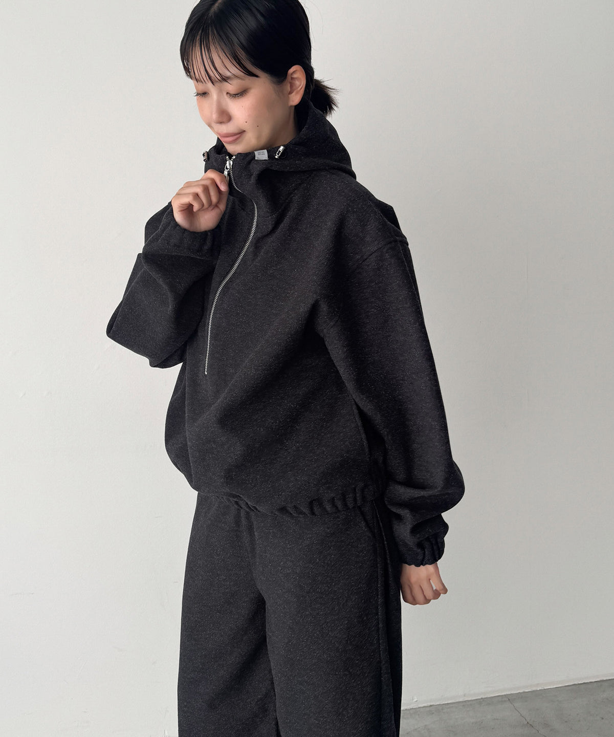 ストレッチウールハーフジップフーディー
