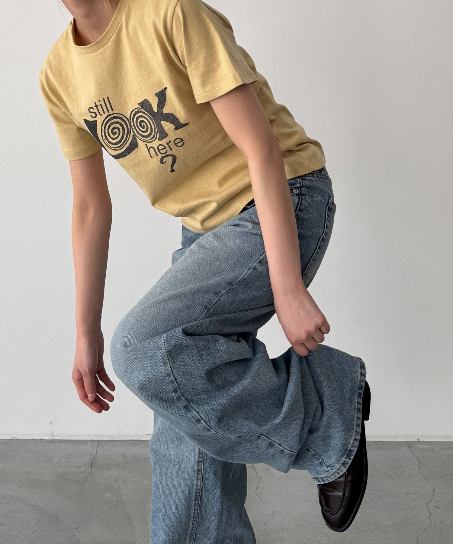 "Still LOOK here"Tシャツ