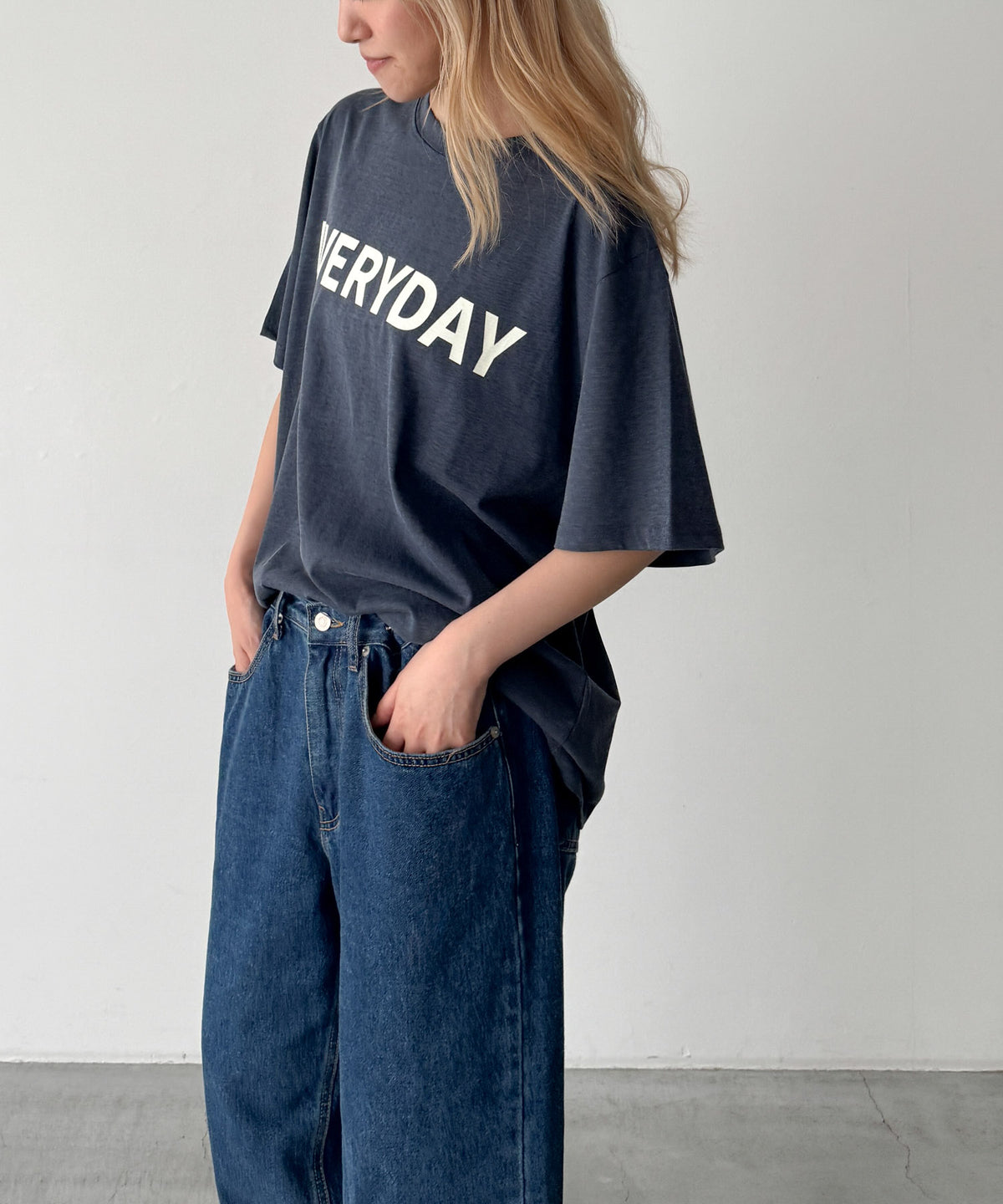 "EVERYDAY"Tシャツ