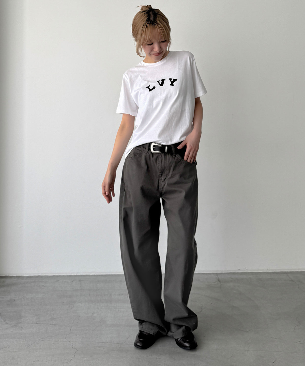 "LVY"Tシャツ