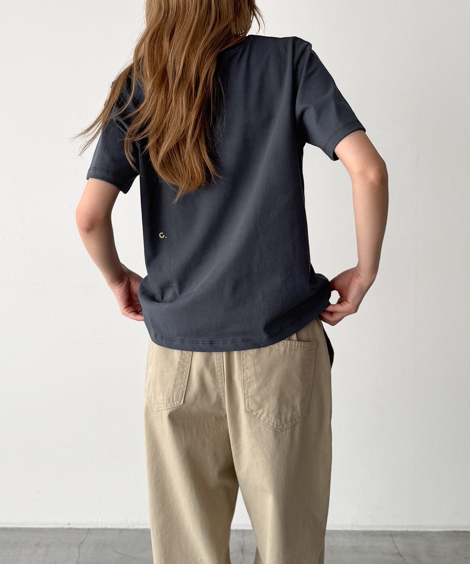 "LVY"Tシャツ