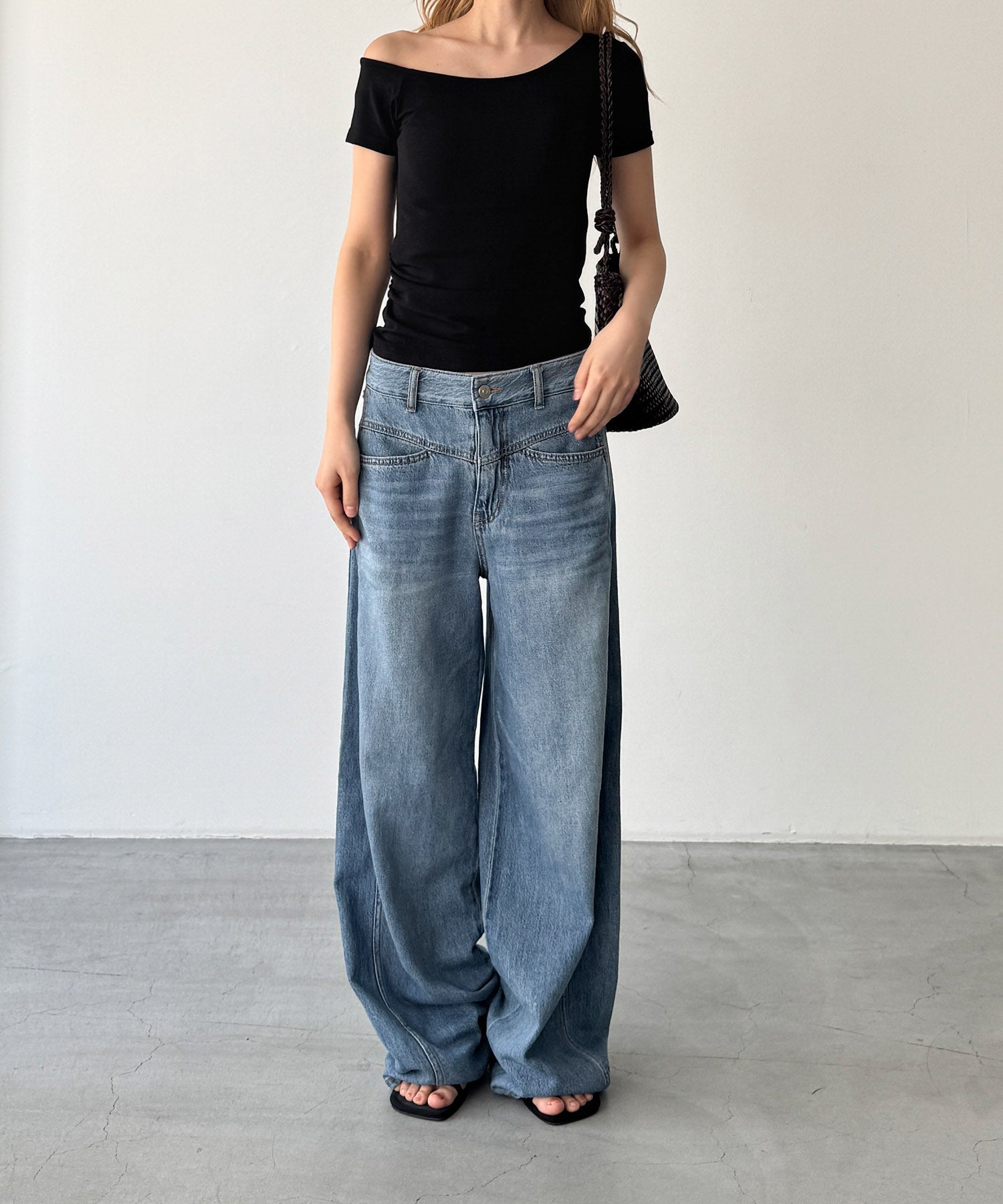 ワンショルダーサイドギャザーTシャツ