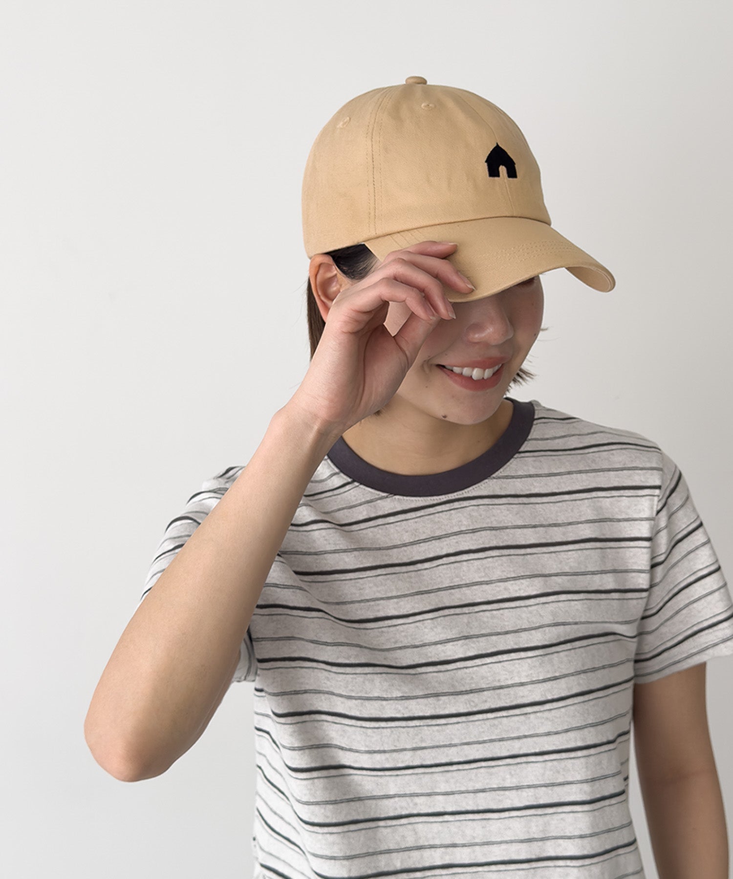 "HOUSE"刺繍CAP