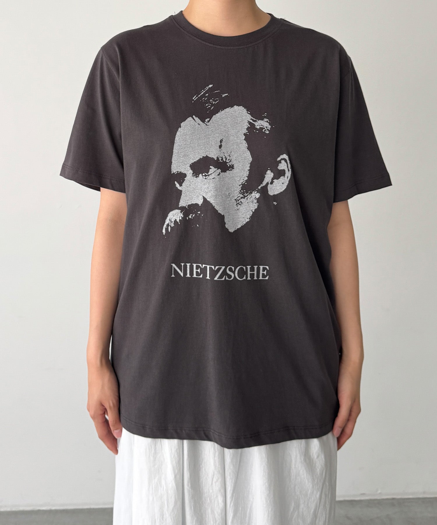 "NIETZSCHE"Tシャツ