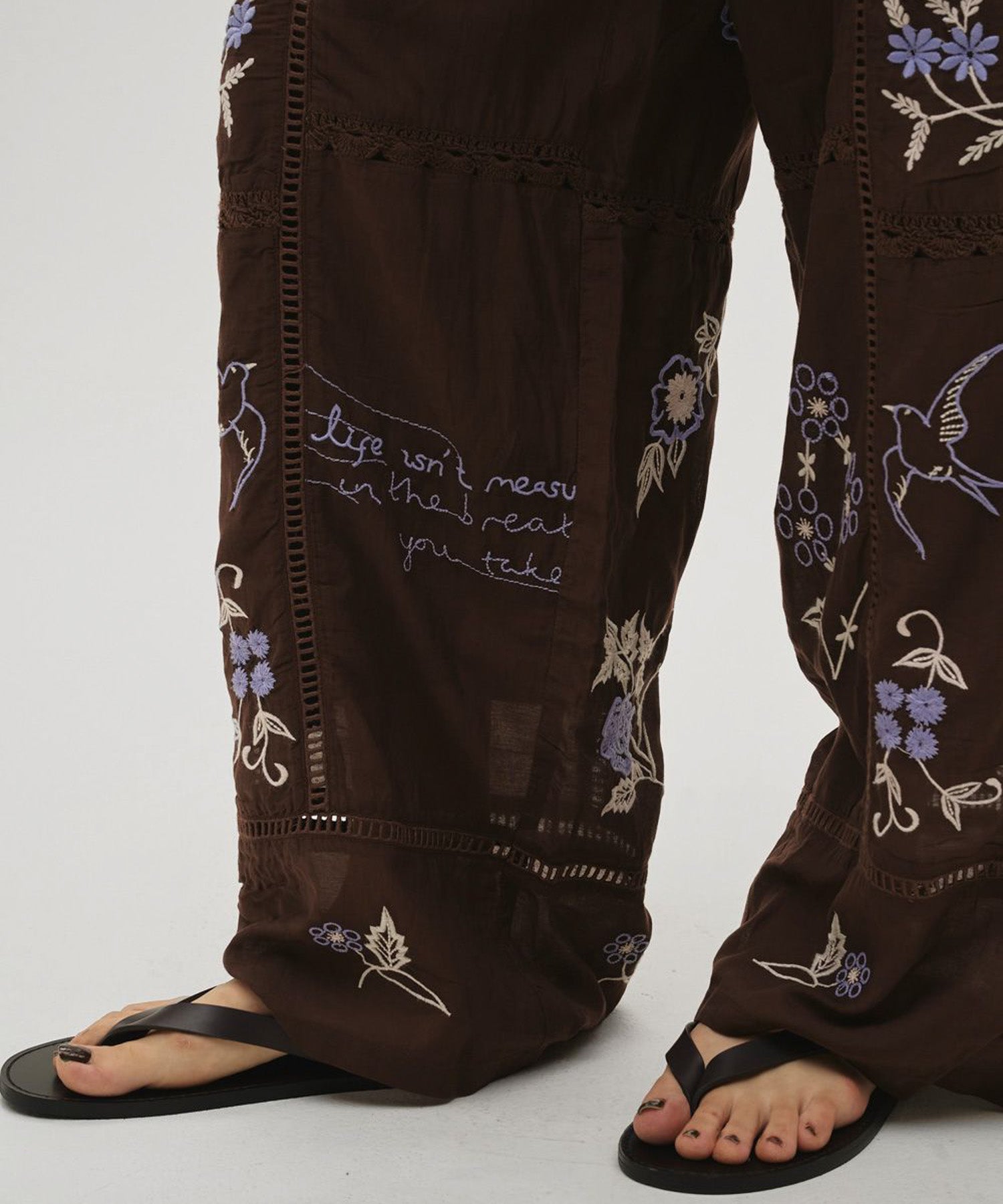 Embroidery Patchwork Trousers エンブロイダリーパッチワークトラウザーズ/12610719
