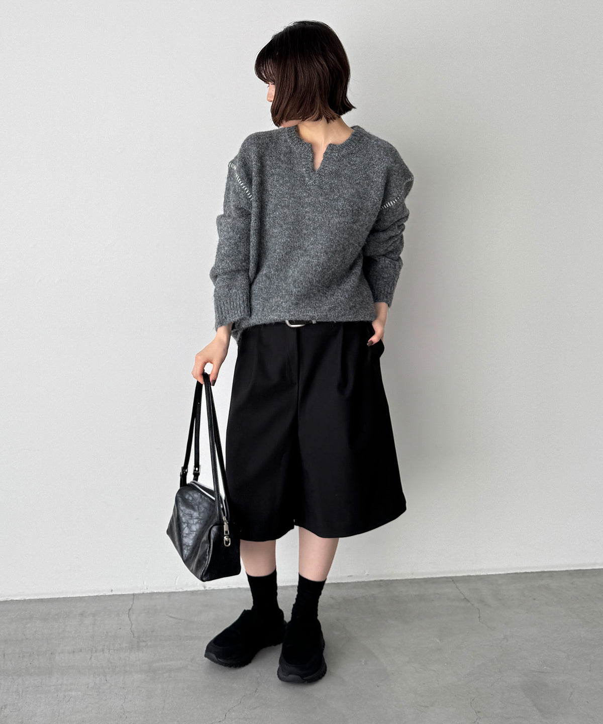 キーネックステッチニット
