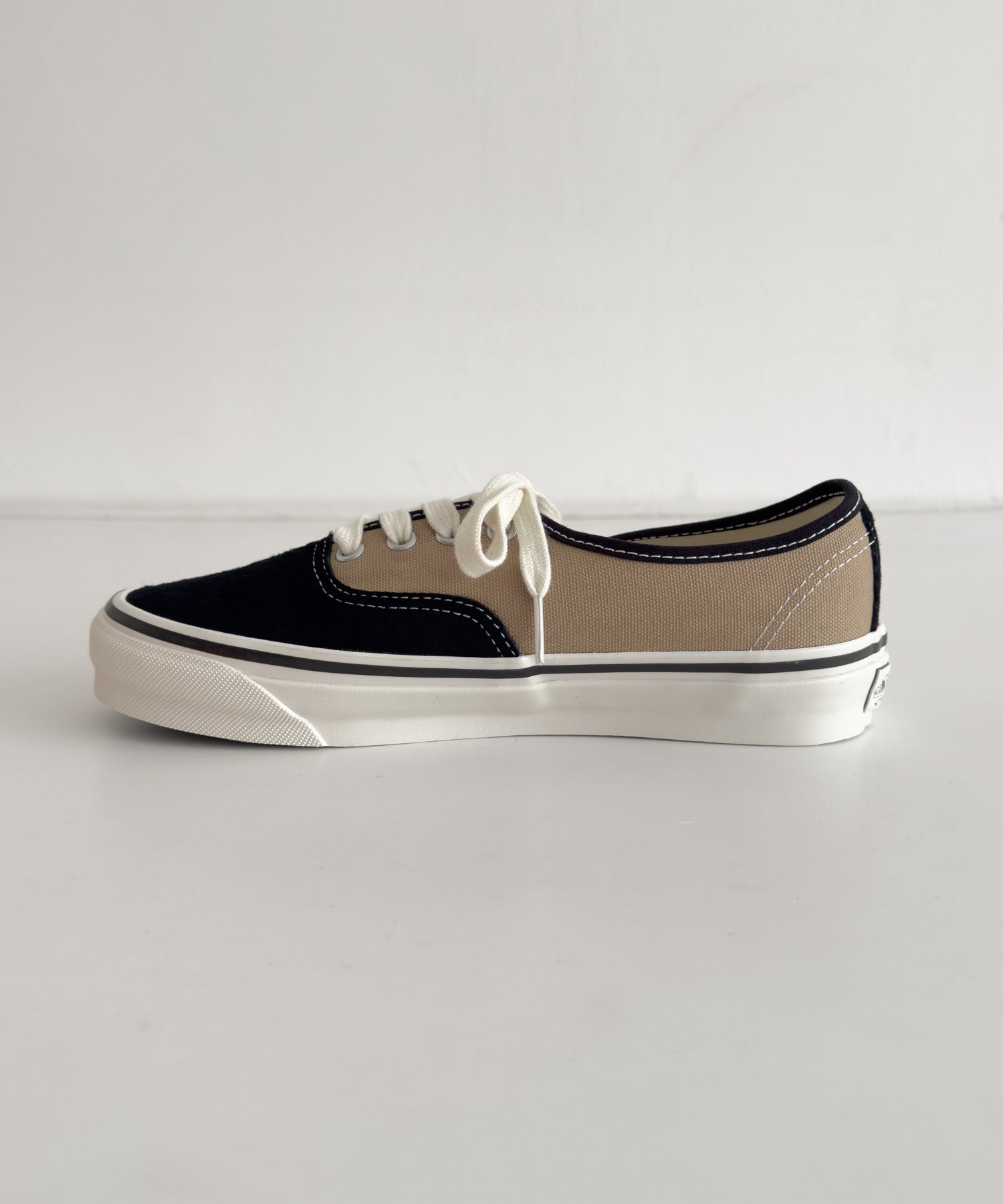 LX Authentic 44/VN000D9NGGT