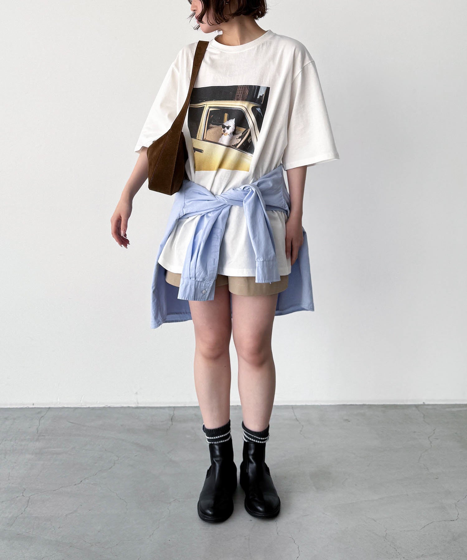"driving dog"Tシャツ