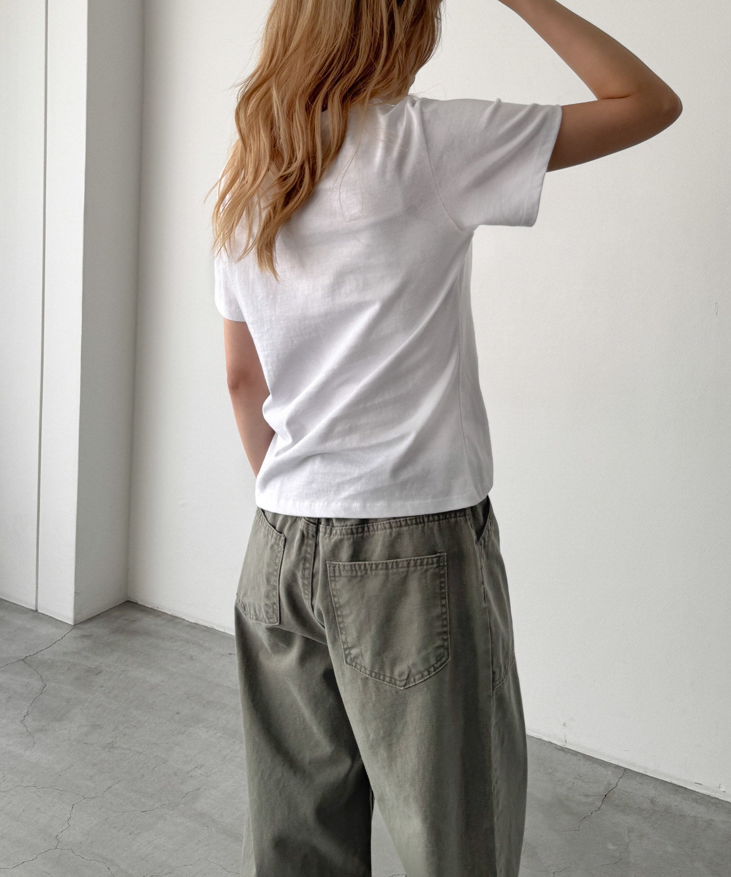 "Still LOOK here"Tシャツ