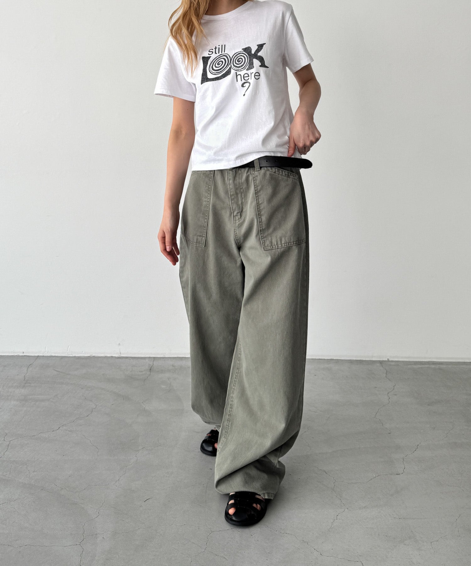 "Still LOOK here"Tシャツ