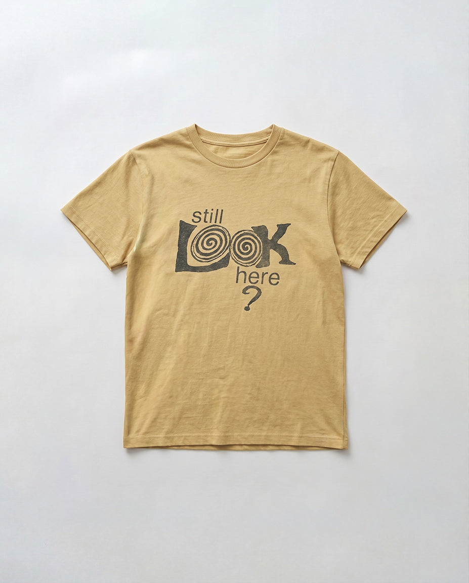 "Still LOOK here"Tシャツ