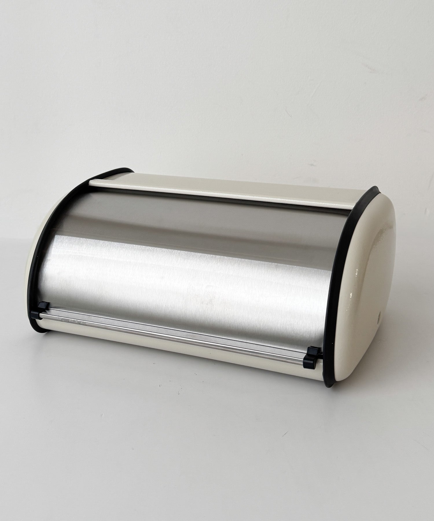Roll-top stocker