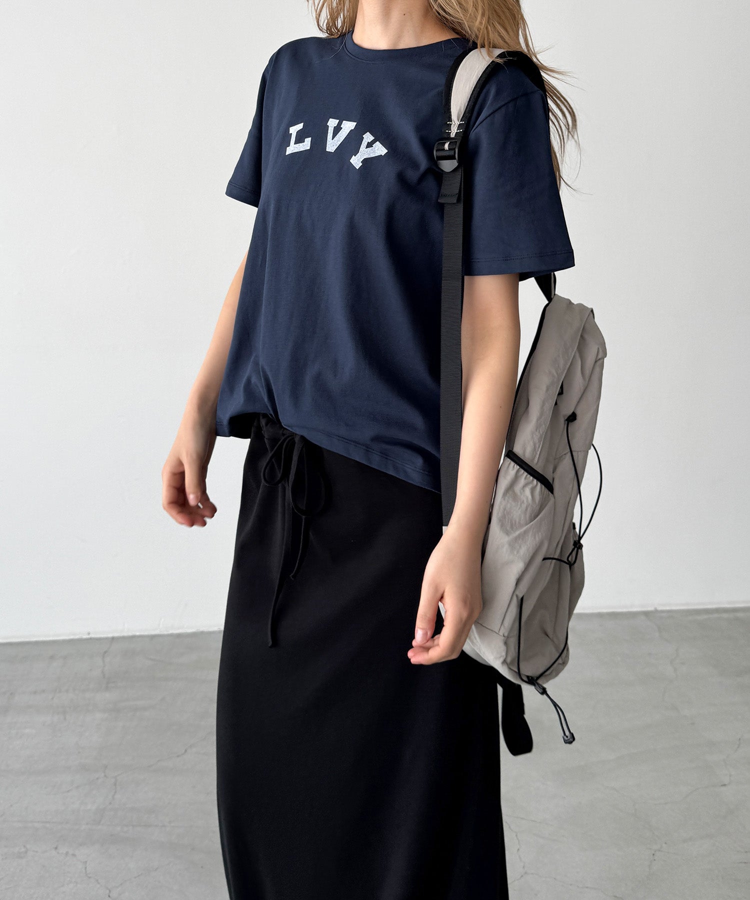 "LVY"Tシャツ