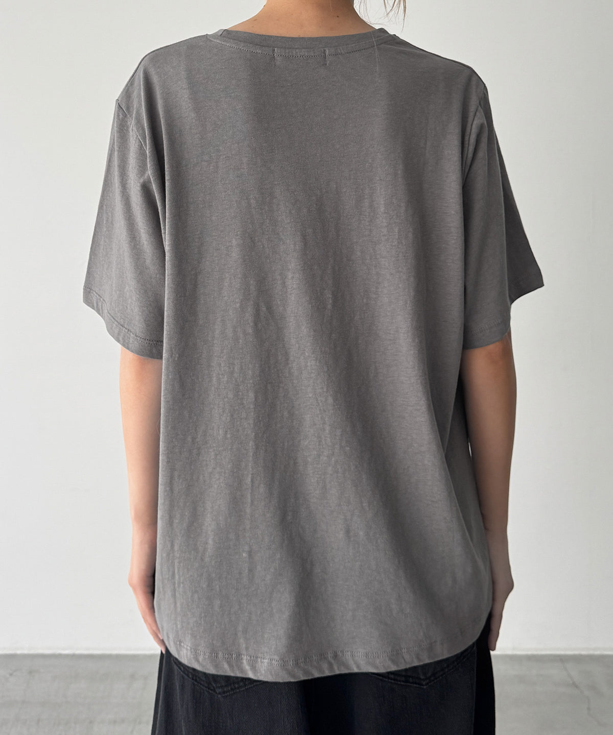 "NOW"Tシャツ