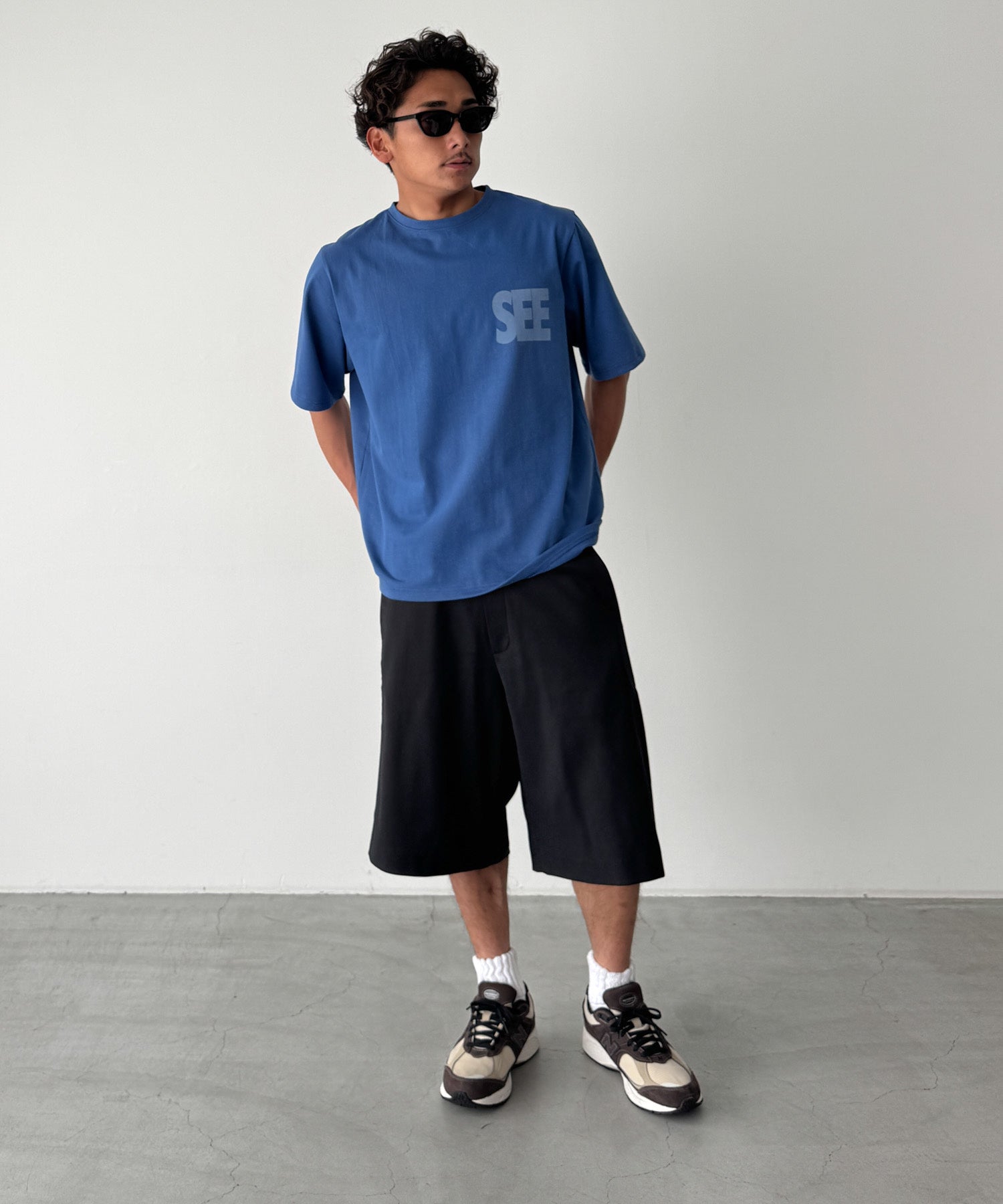 "SEE"Tシャツ