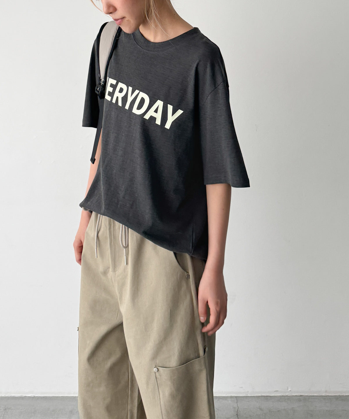 "EVERYDAY"Tシャツ