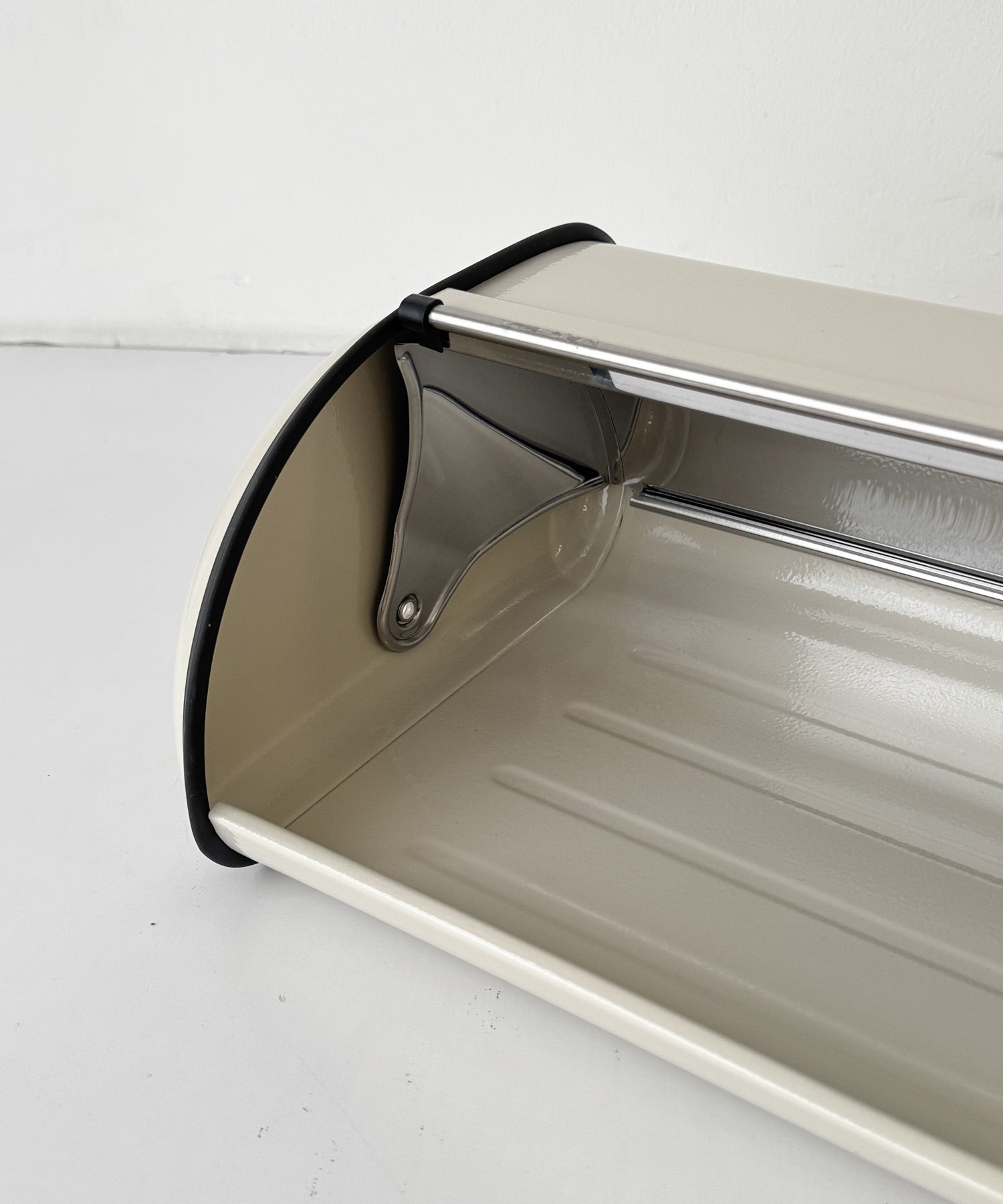 Roll-top stocker