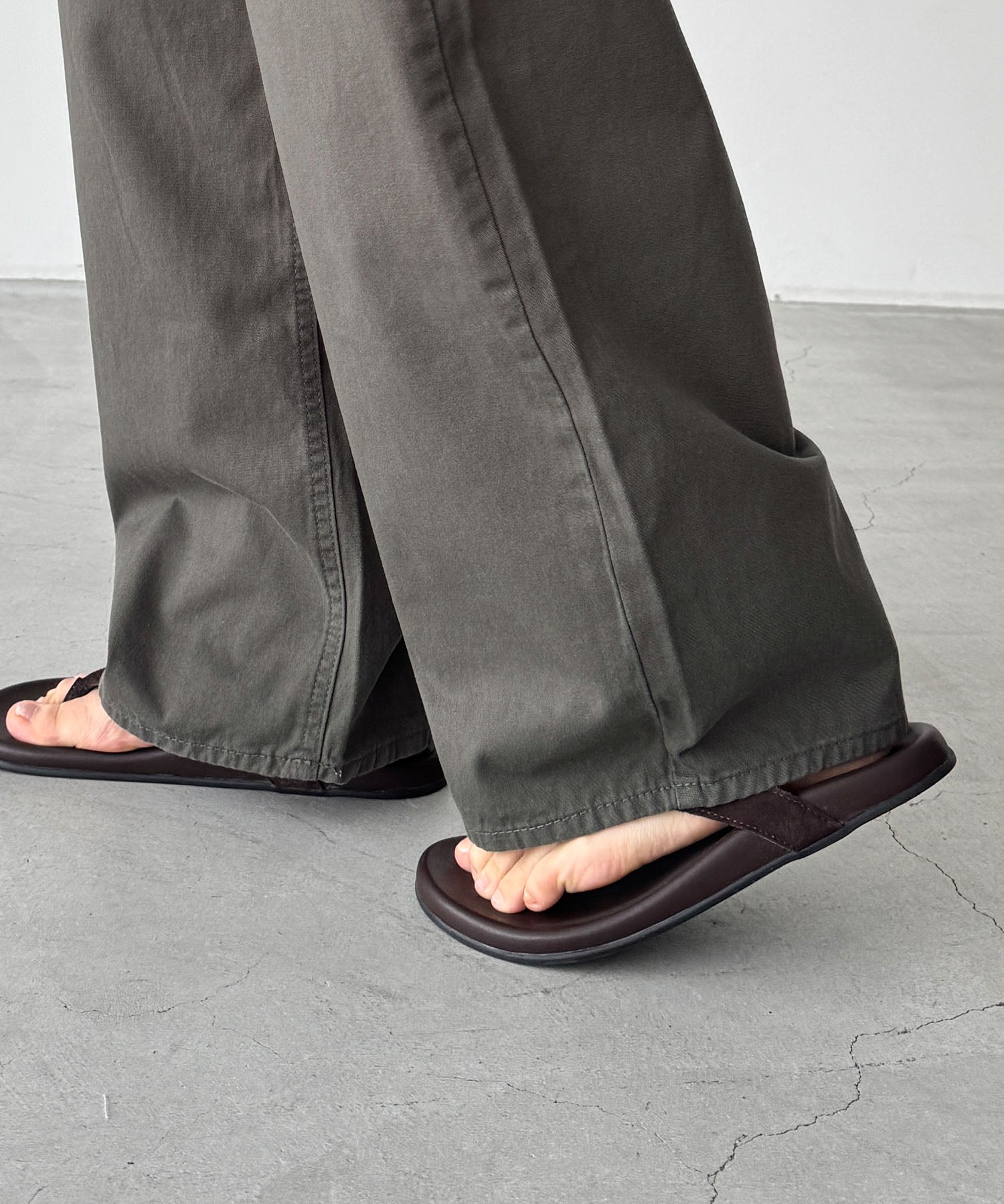 ウォッシュドコットンカーブパンツ