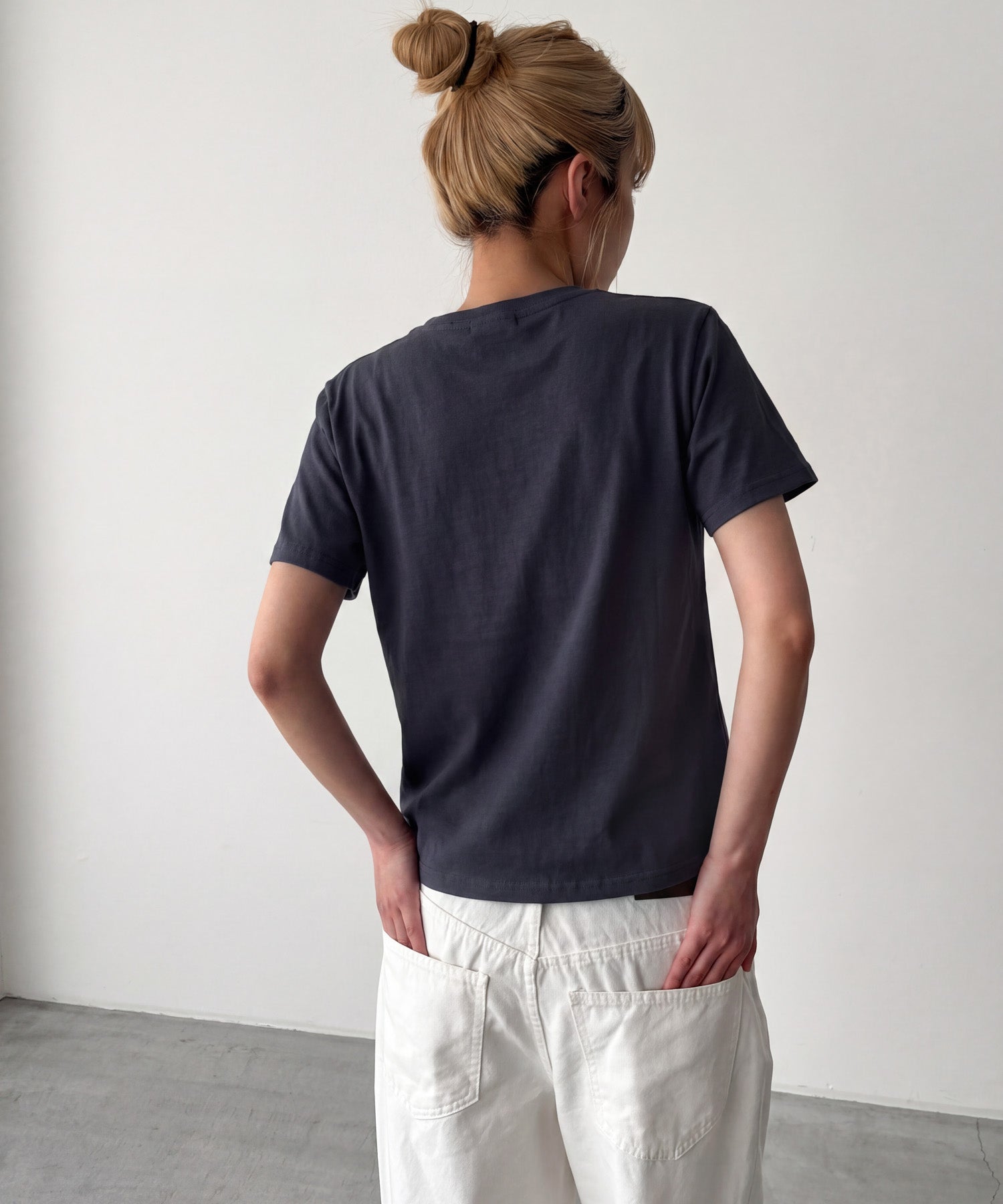 "Still LOOK here"Tシャツ