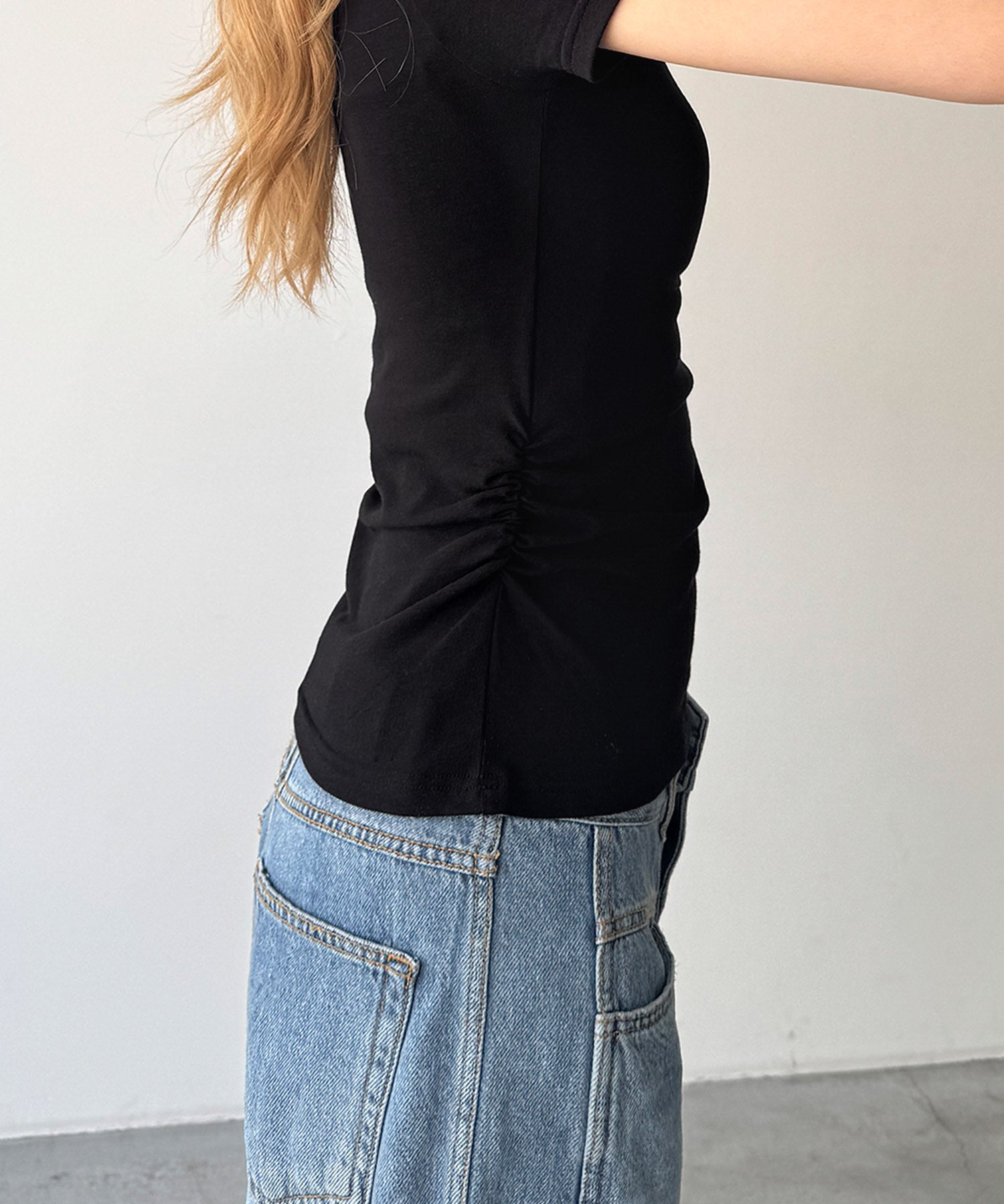ワンショルダーサイドギャザーTシャツ