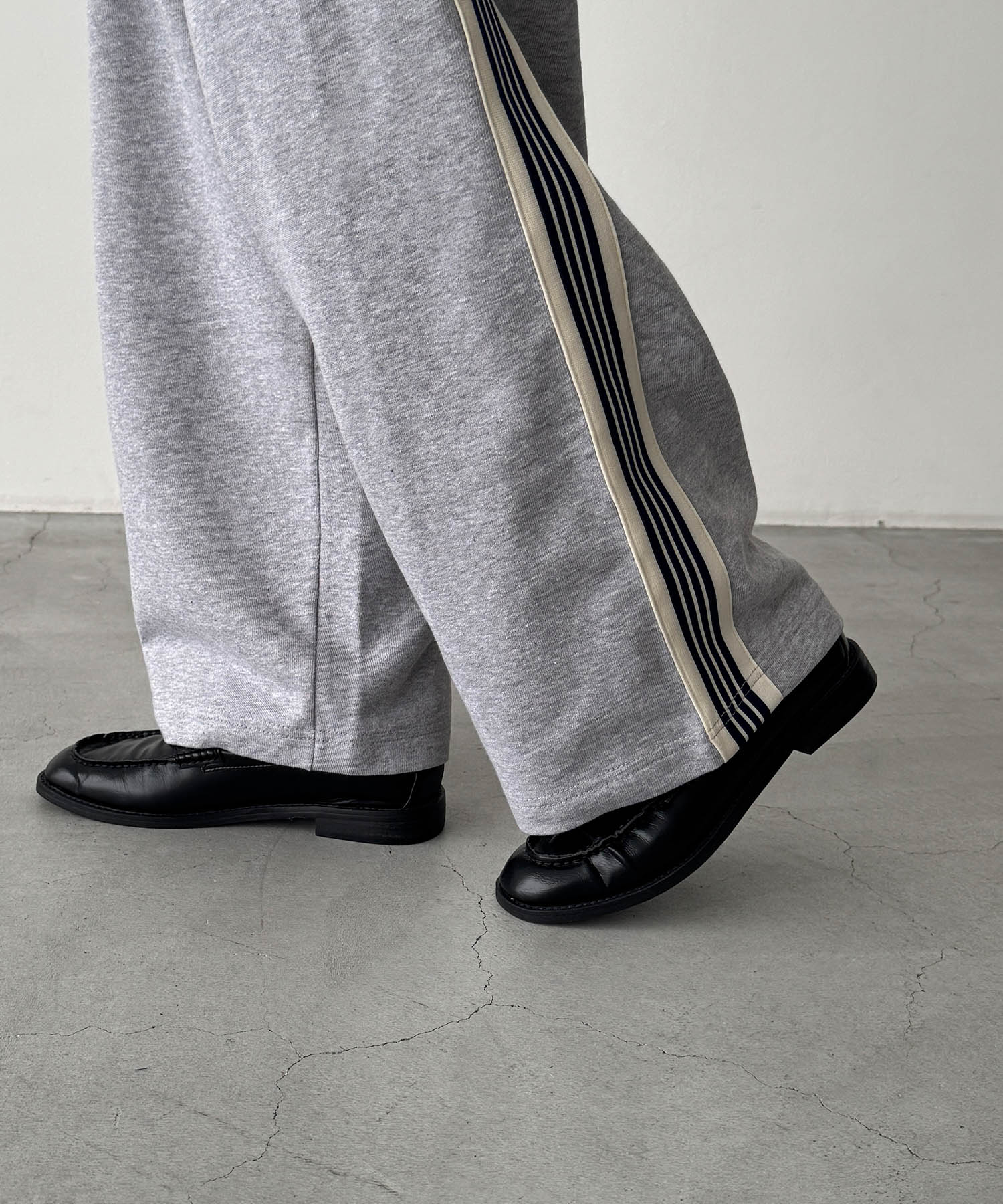 ライントラックパンツ
