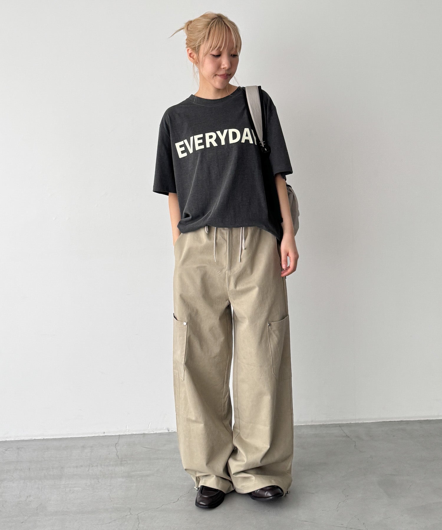 "EVERYDAY"Tシャツ