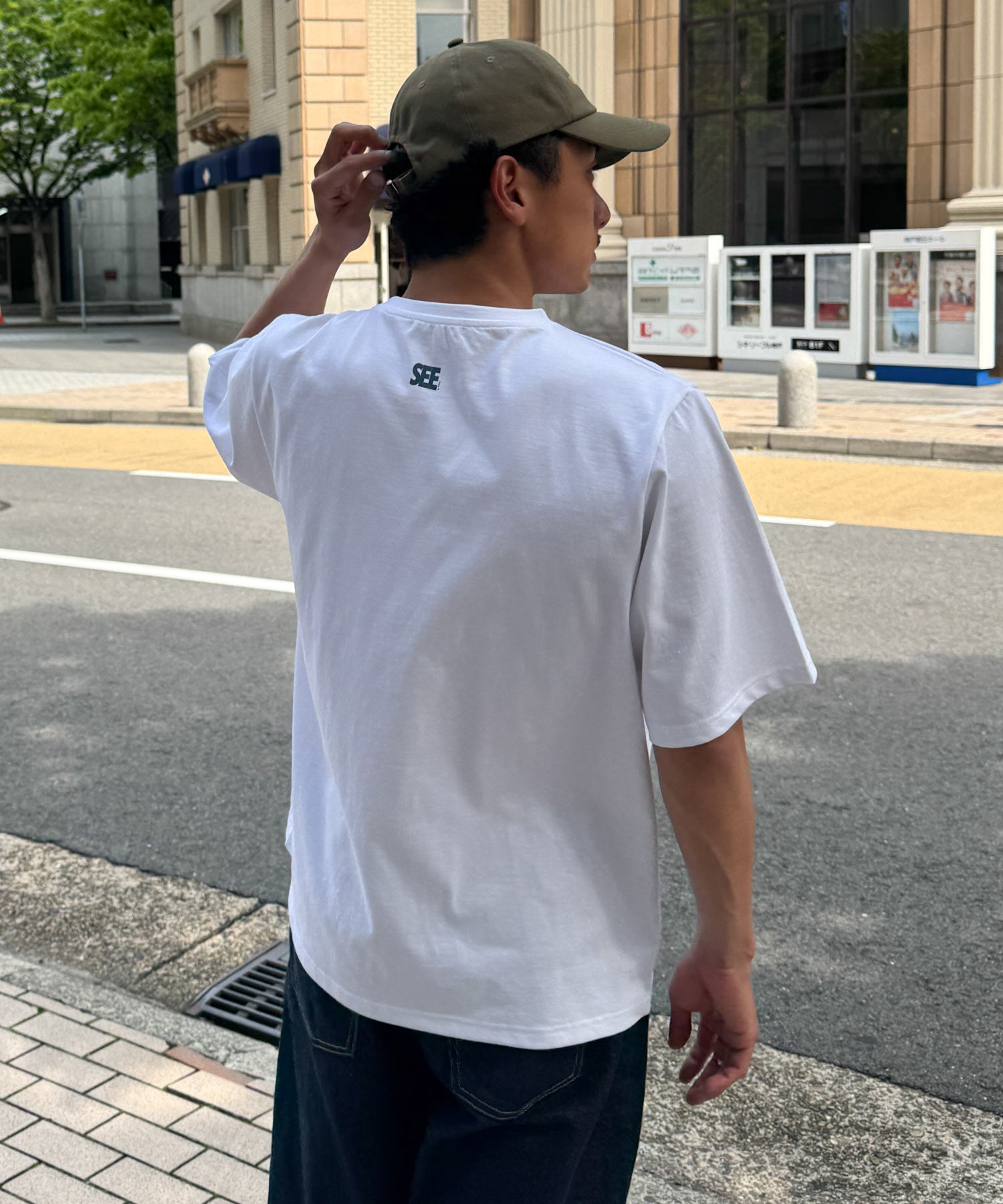 "SEE"Tシャツ