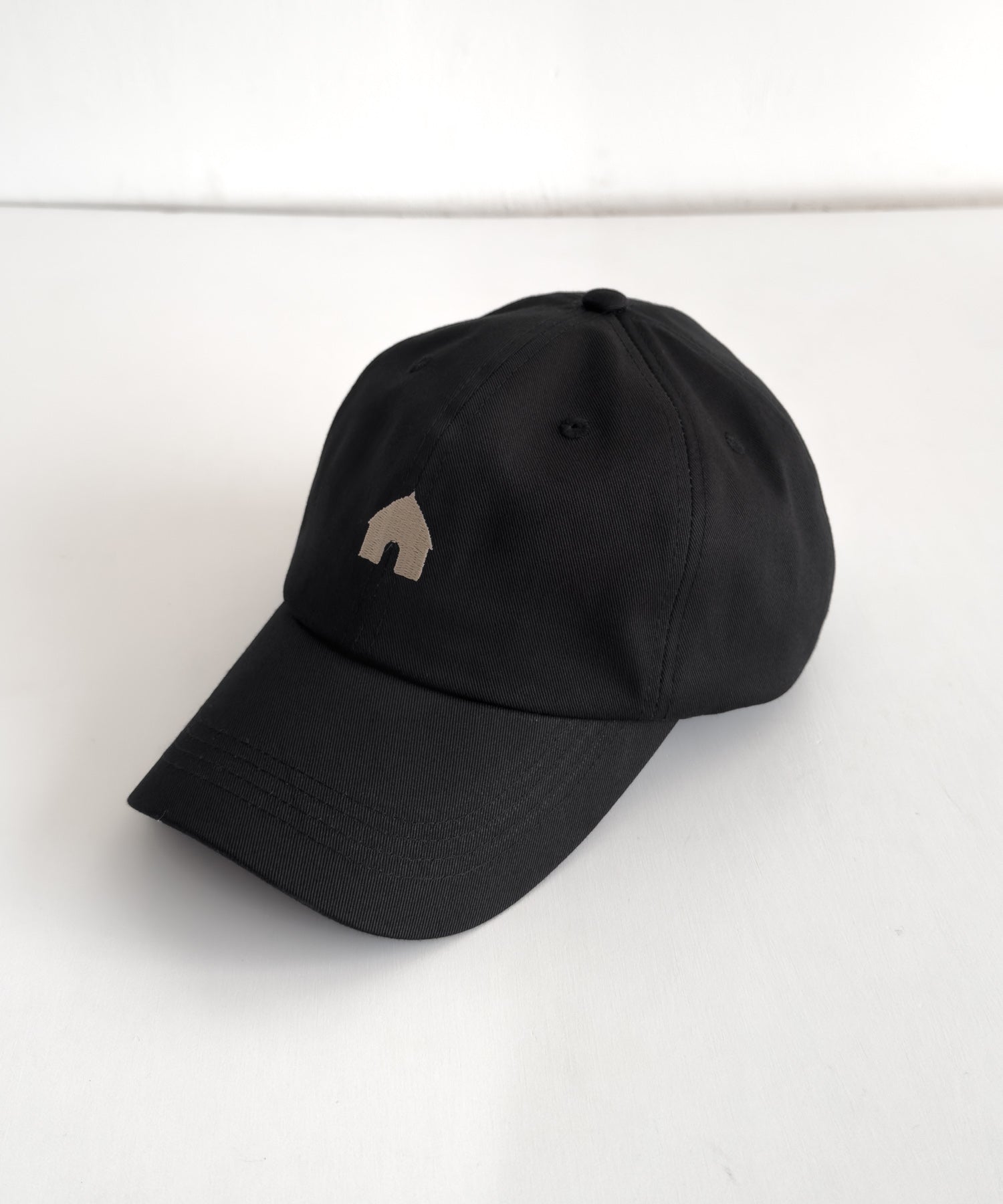 "HOUSE"刺繍CAP