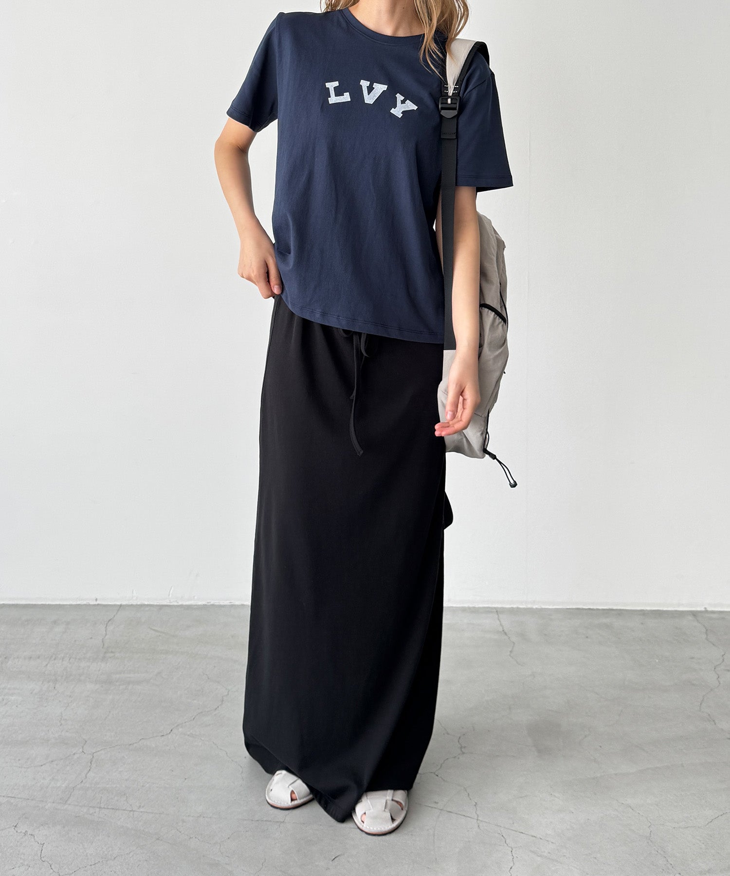 "LVY"Tシャツ