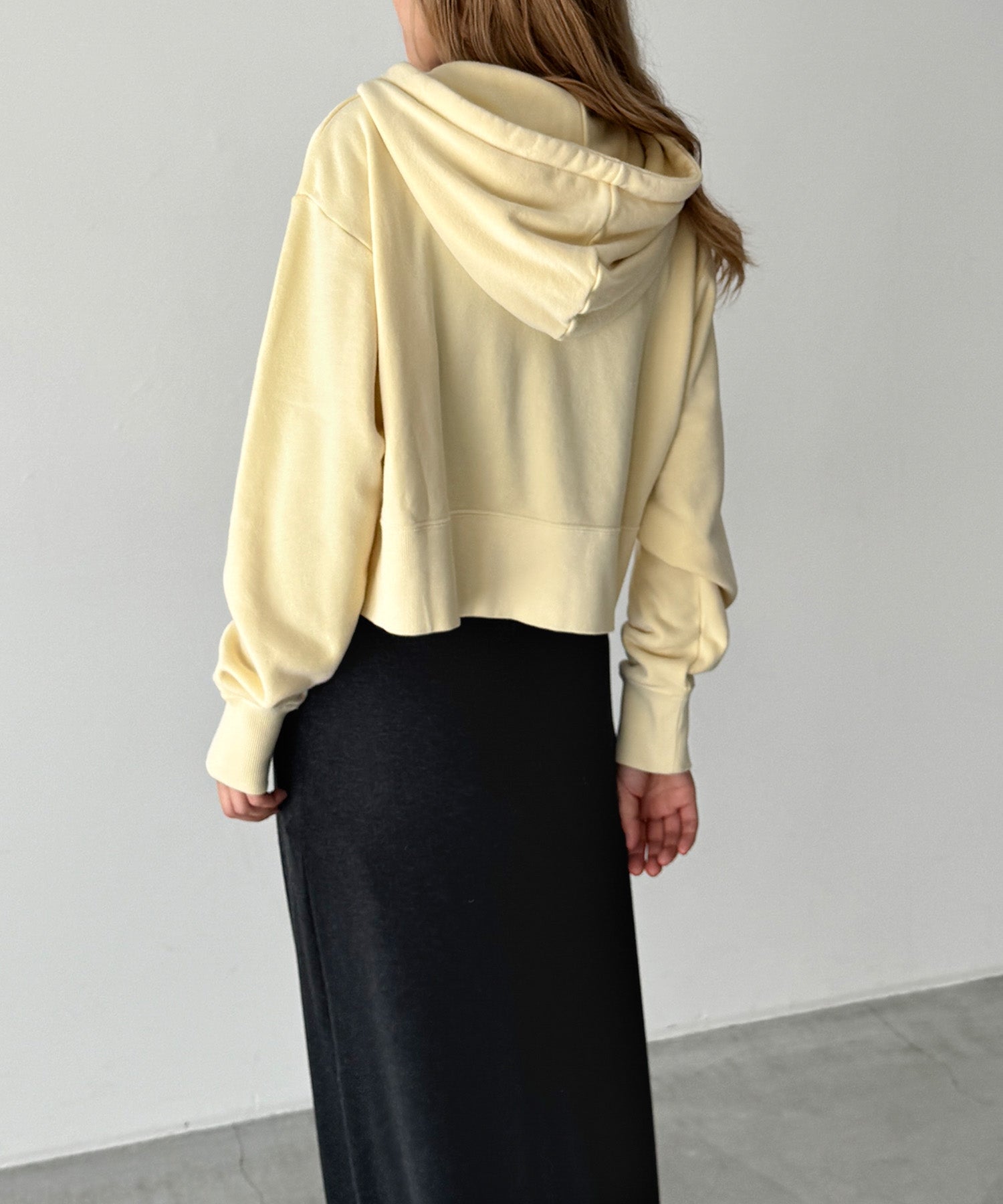 ショートフルジップフーディー