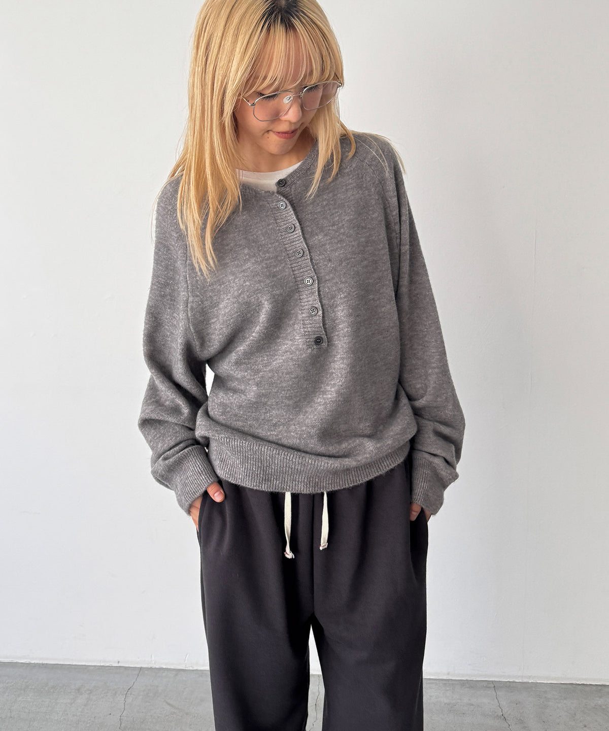 H158 B77 W57 H84