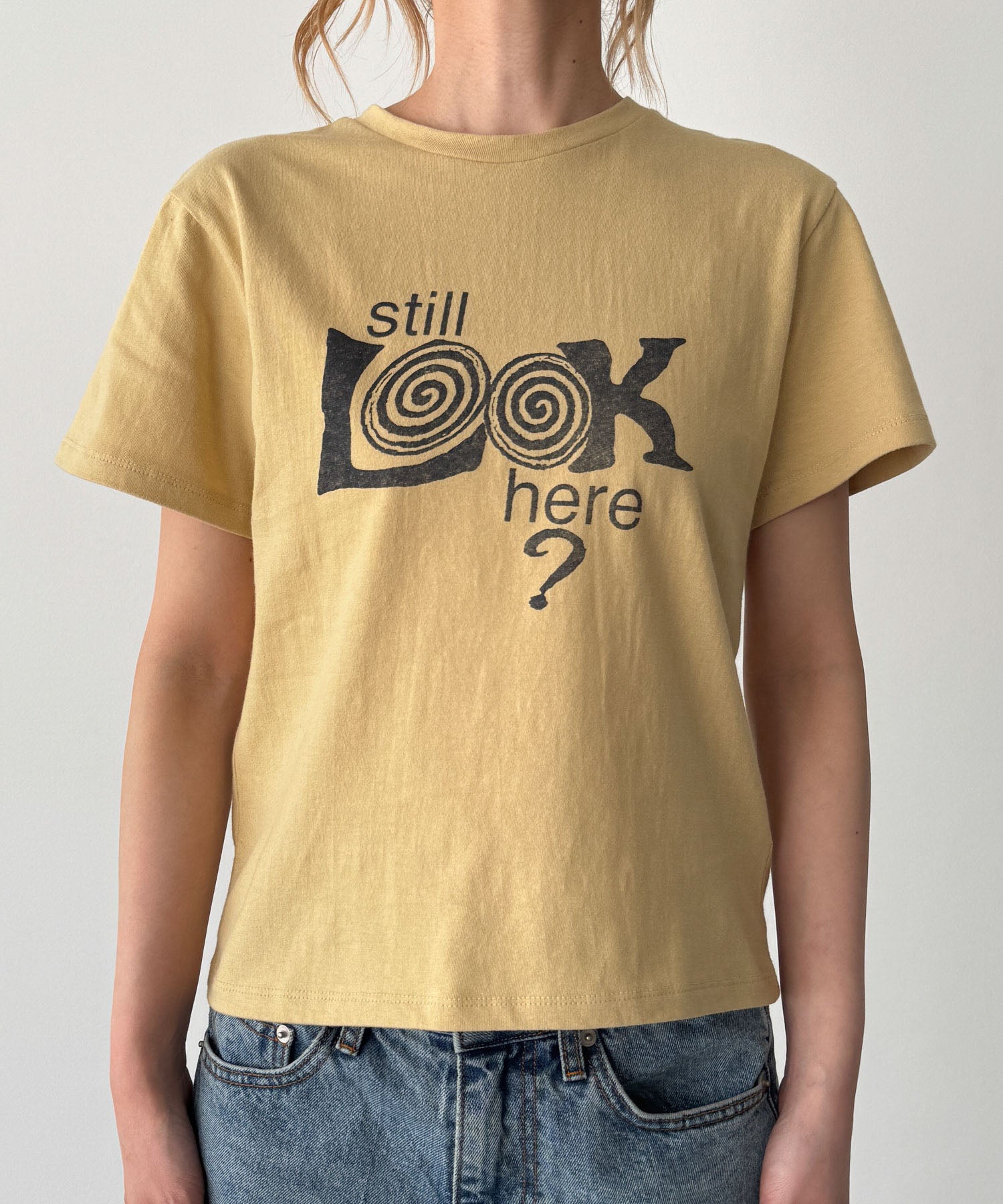 "Still LOOK here"Tシャツ
